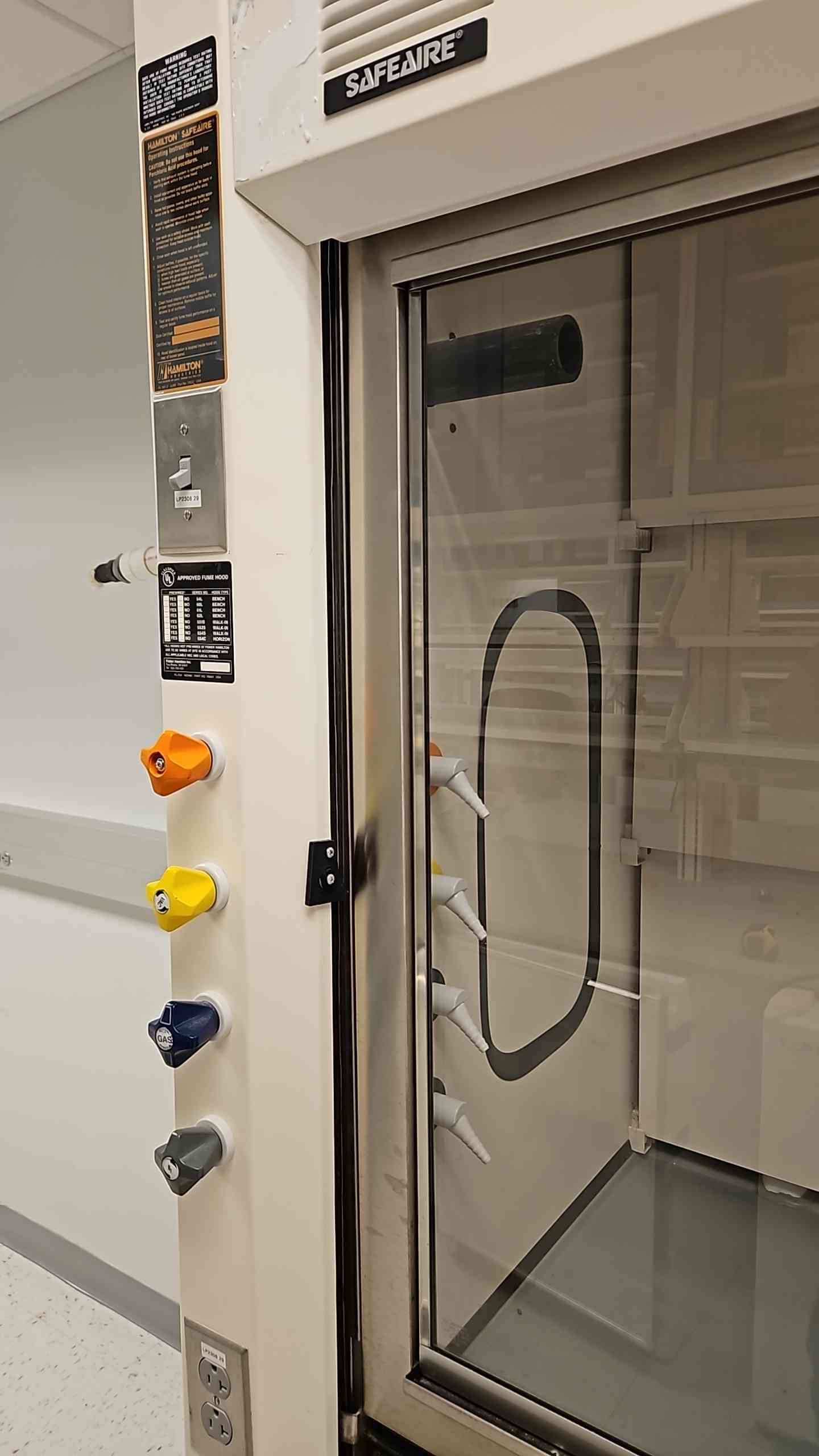 6' SafeAire Fisher Hamilton Fume Hood Ducted w/ Benches (5360AA)