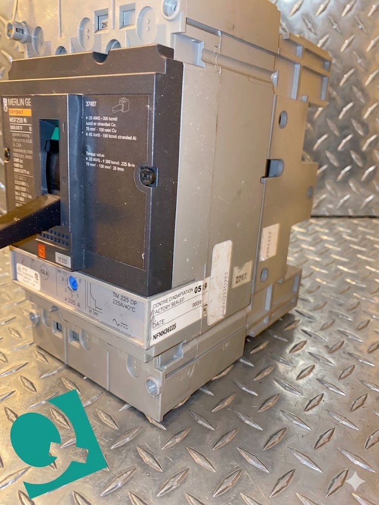 MERLIN GERIN, NSF250 N, 225A (S6LLST1303)(S6LLST1303)