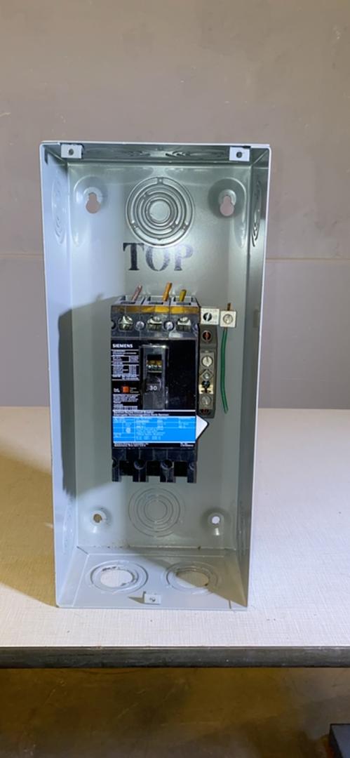 30A Siemens Enclosed Circuit Breaker Disconnect ED43B030(S6LLST4125)