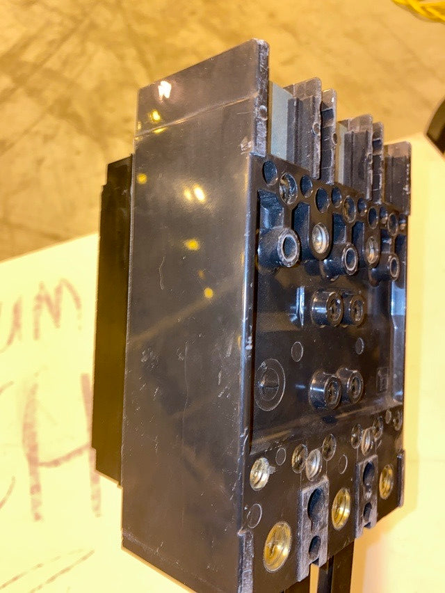 225A Square D M-1282 Q2M32255700 Circuit Breaker(S6LLST1448)