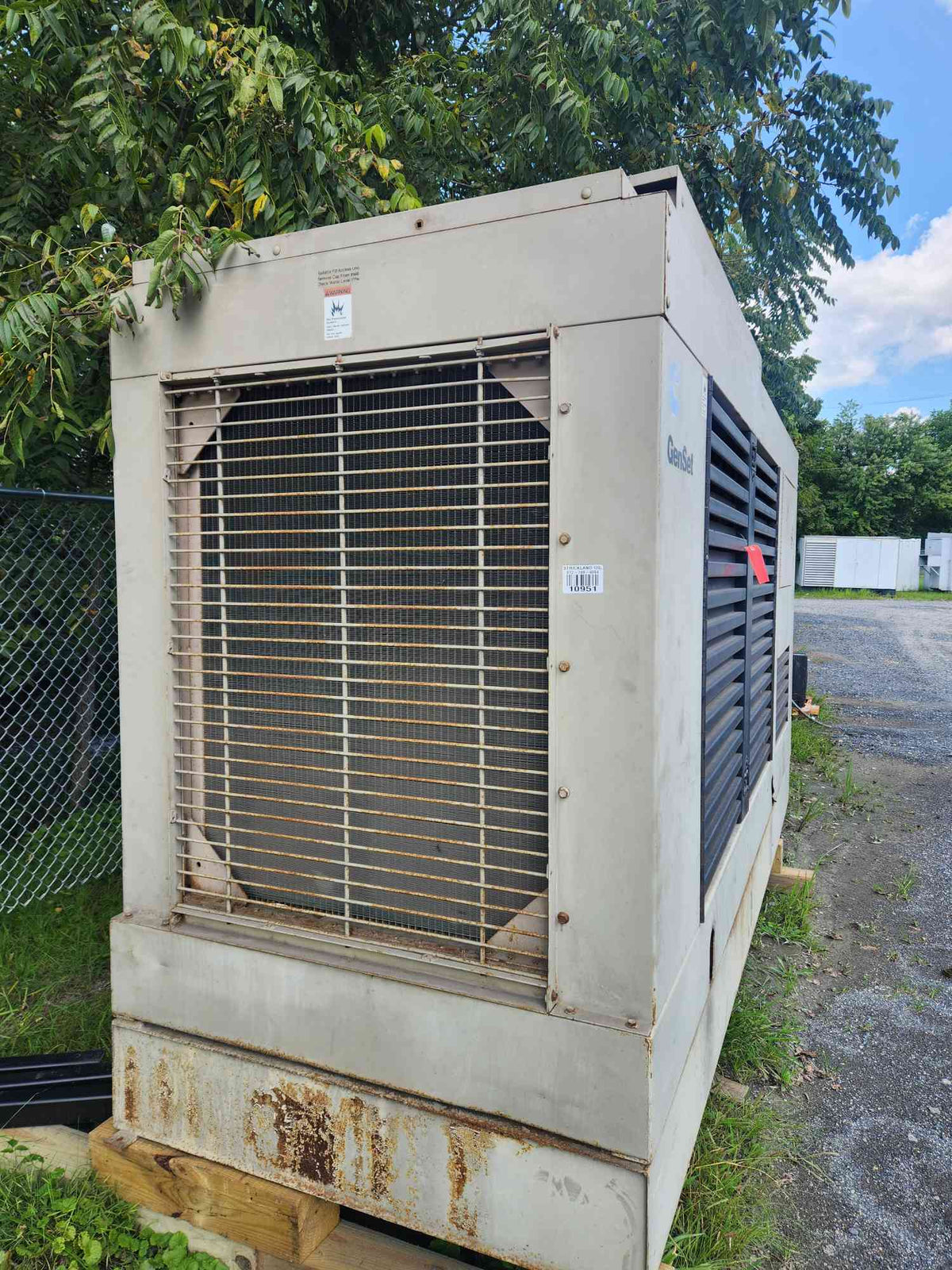 Cummins 275kW Diesel Generator NTA855 Engine Tank & Enclosure 1136.9Hrs(SKU: 114612)