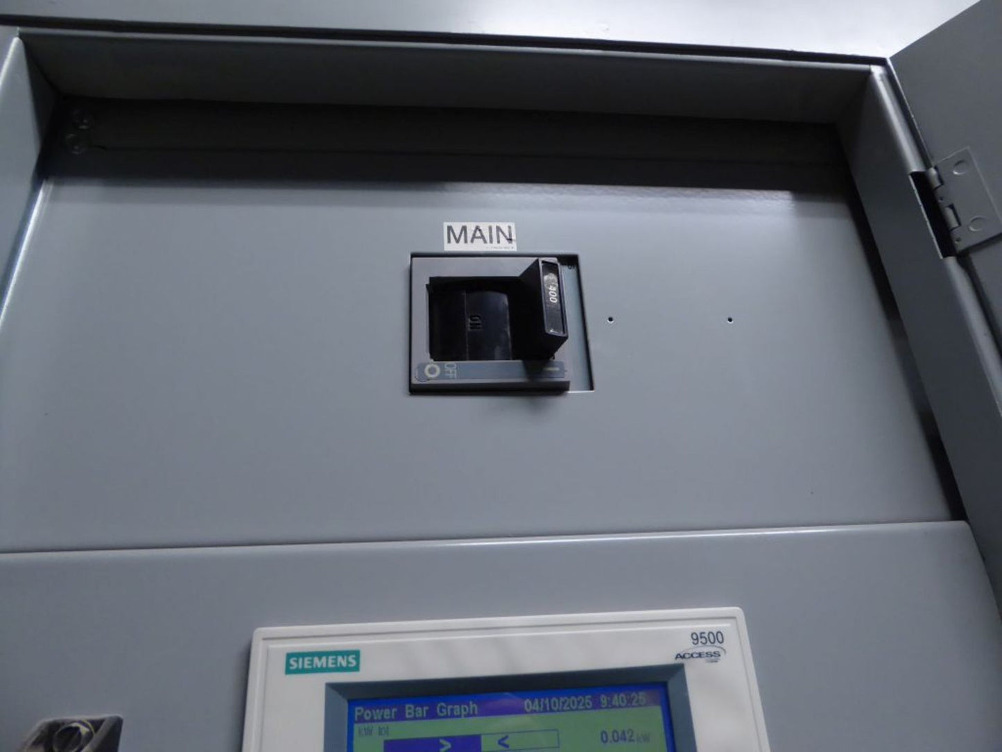 Lot of 3 400A Siemens S4C9 Panelboards w/ Circuit Breakers Panel 1 Meter & Main