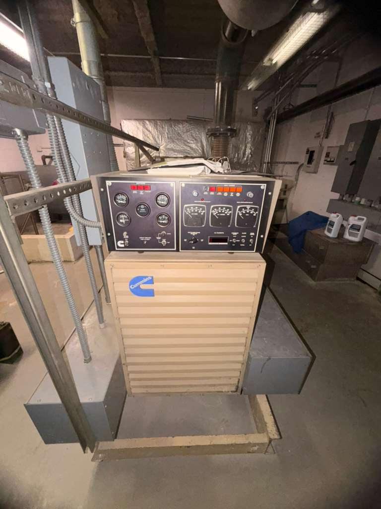 Cummins 300 kW Standby Diesel Generator 375 kVA 480V 3 Phase 1800 RPM Open Skid