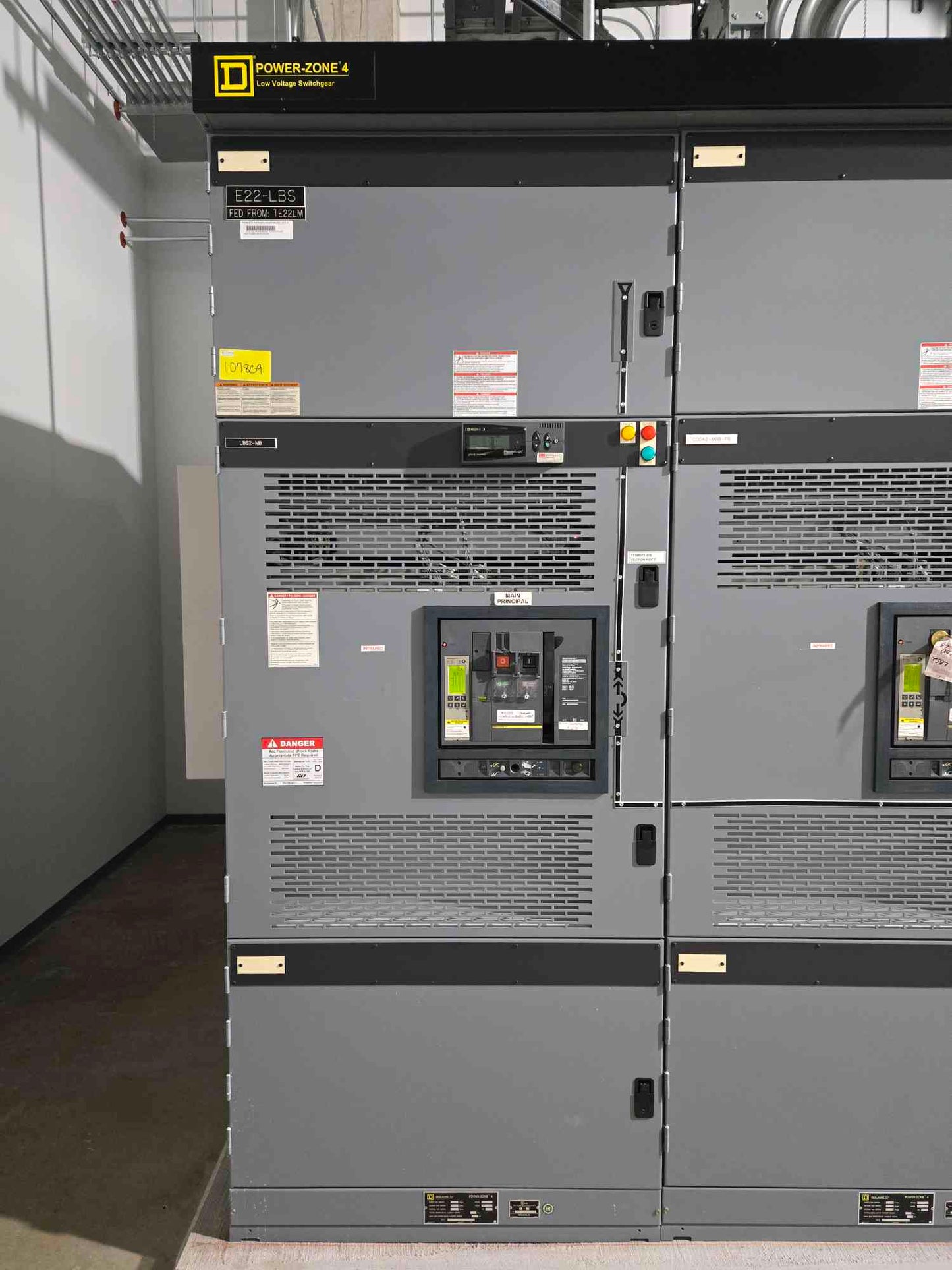 Square D Power-Zone 4 Entry Switchgear 7 Section 4000Amp NW40H3 MasterPact Breakers
