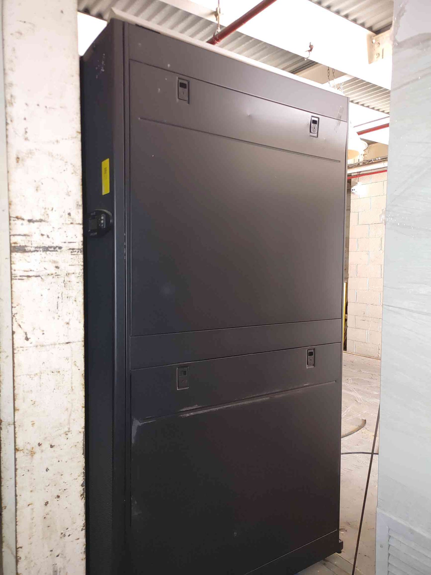 AS-IS 3 Ton APC InRow RD Air Cooled AC CRAC 460V '10 ACRD100 (SKU: 109918)