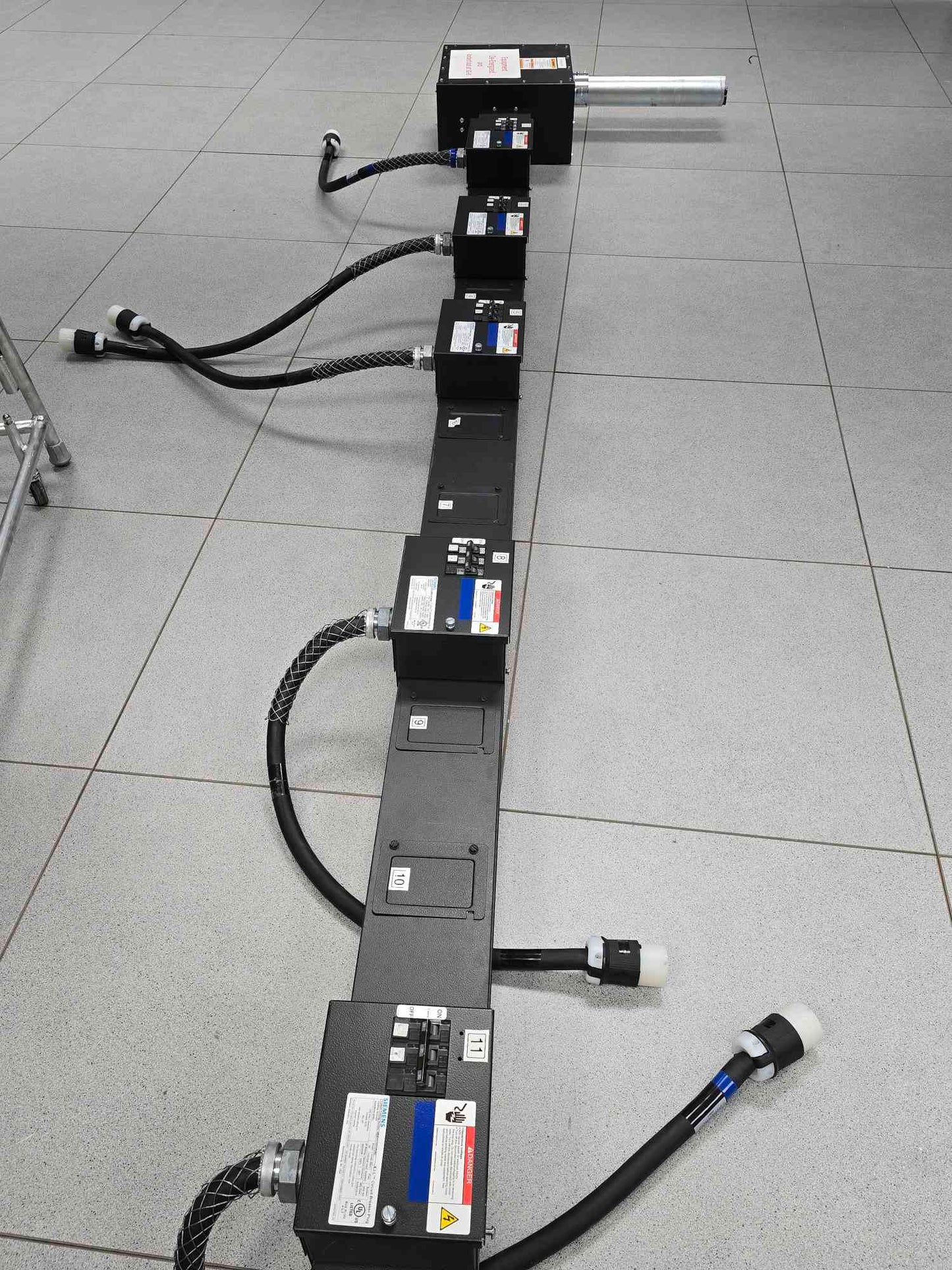Siemens XJ-L Busway, 2011 XE400-SPEC With Tap box (SKU: 111273)