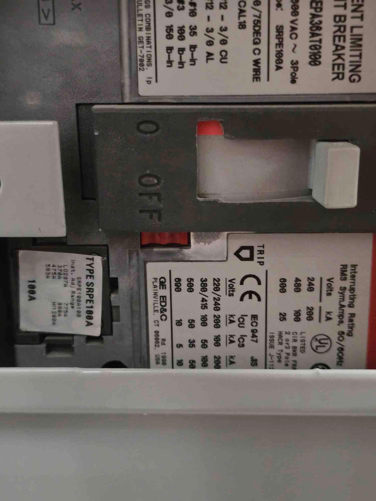 1600A GE Spectra Series Switchboard 480V 3PH Main Meter & 2 Distribution Breaker - Cell 3