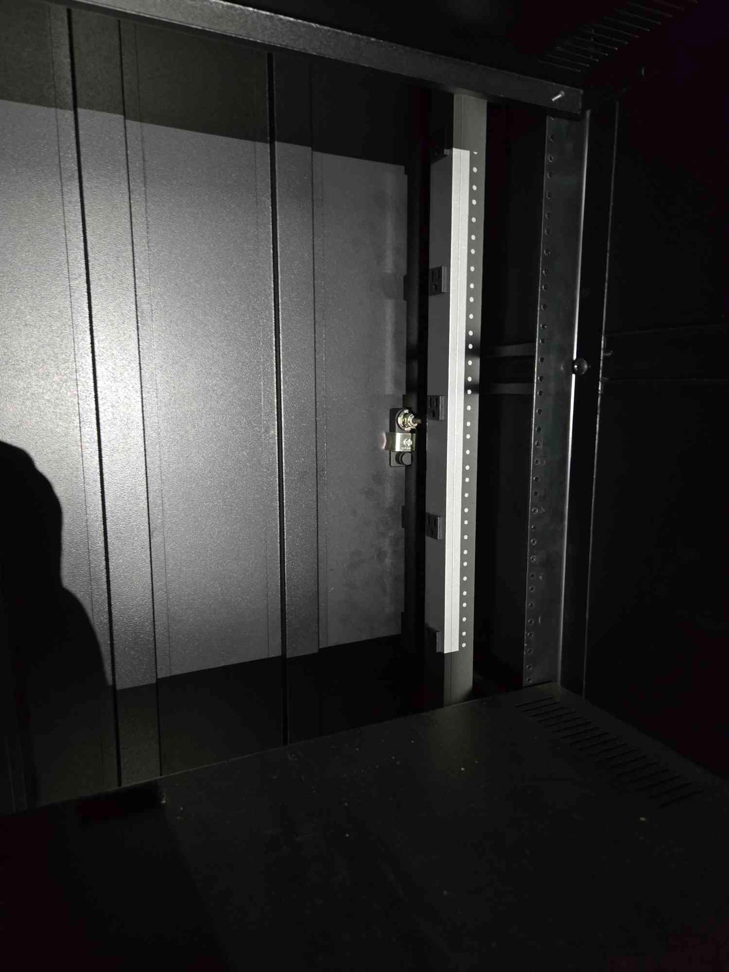 Encore 24 X 36 X 102 Server Rack