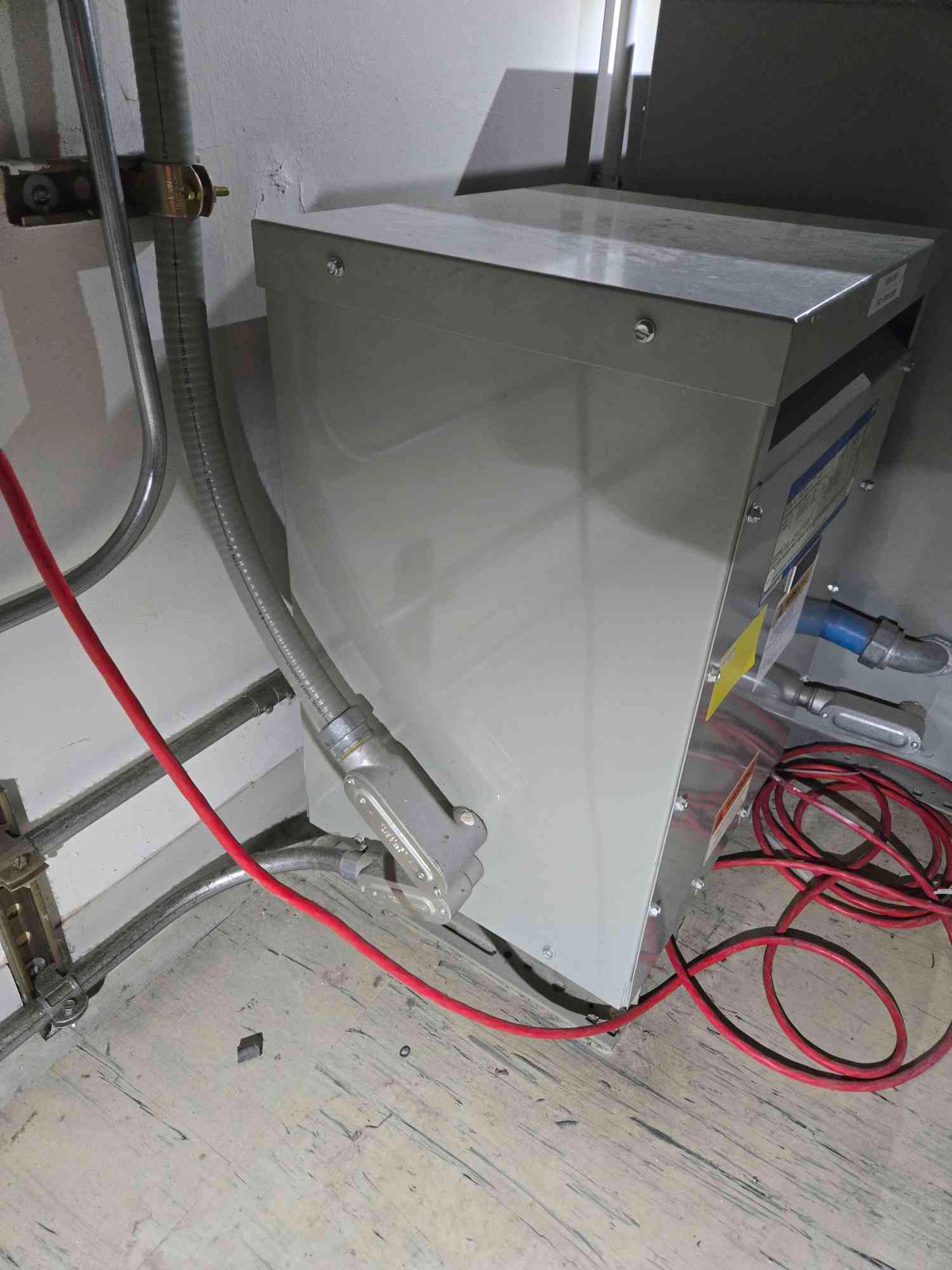 GE 15KVA 3PH 480 X 208 / 120v Transformer 9T23B3871