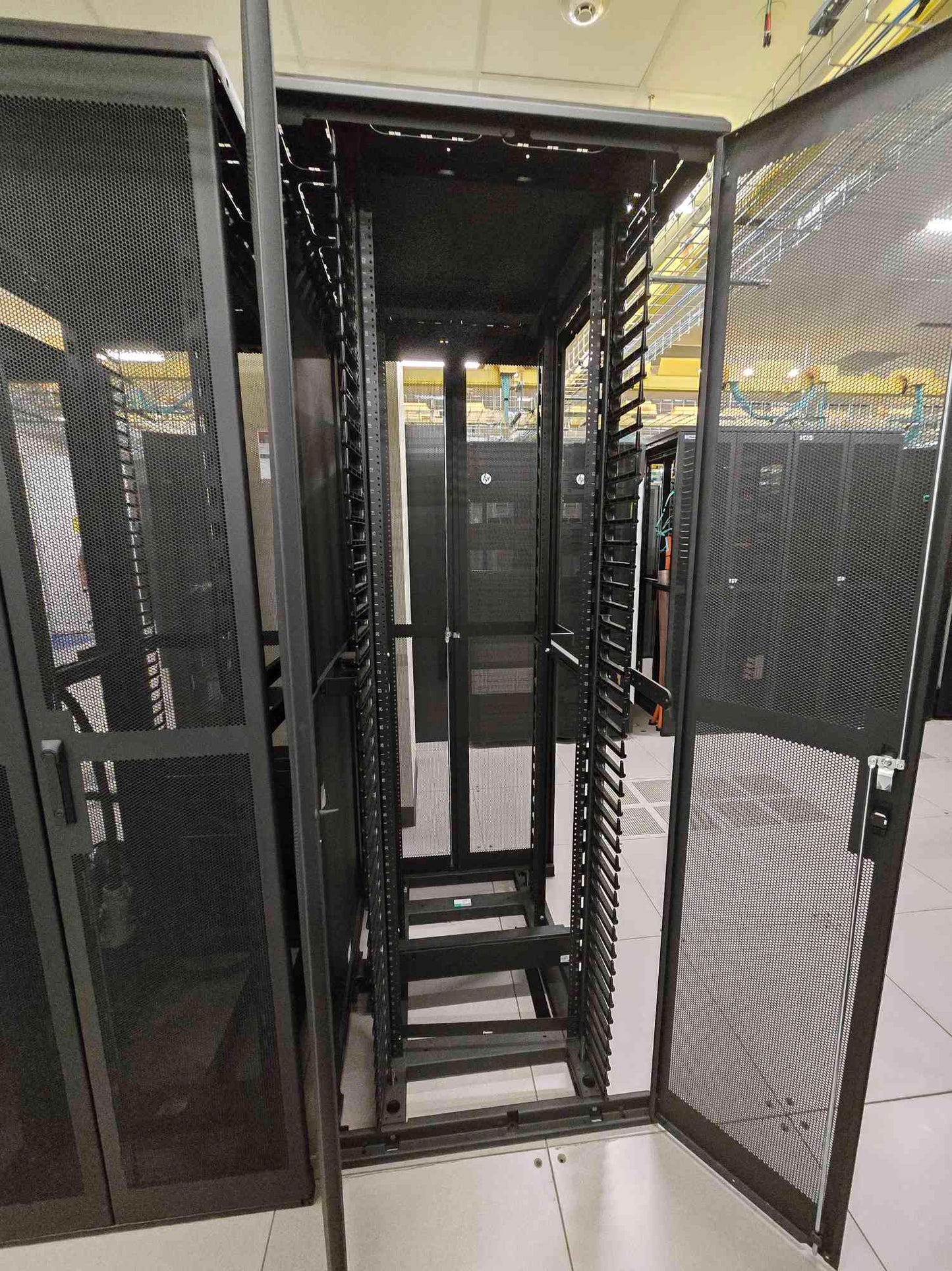 Panduit Net-Access CN5 42U Server Rack Cabinet Mesh Split Doors Cable Duct