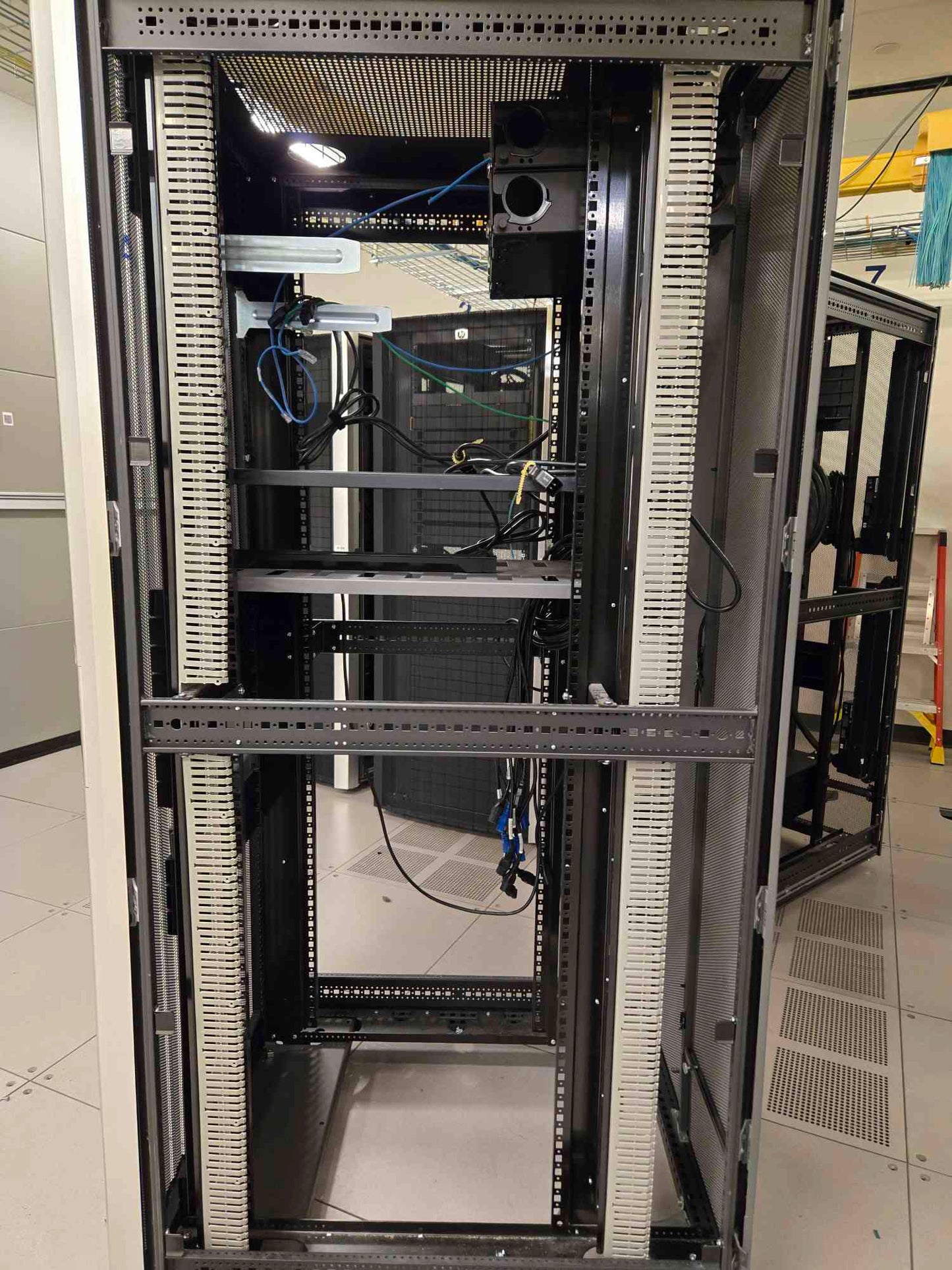 HP 10842G2 42U Server Rack Enclosure Cabinet 430974-001 Mesh Doors