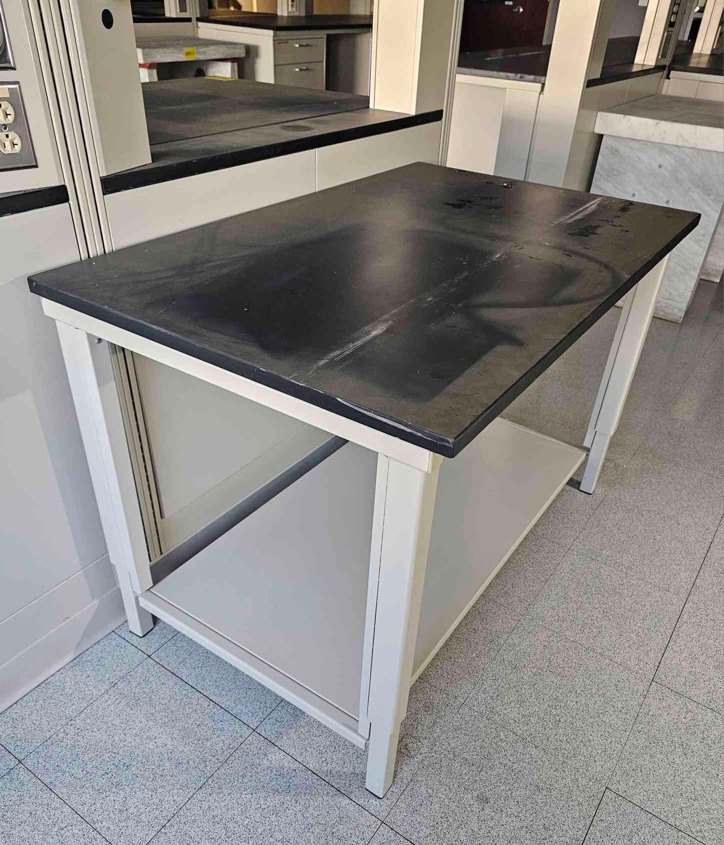48" Heavy-Duty Laboratory Workbench with Epoxy Resin Top & Lower Shelf(112891)