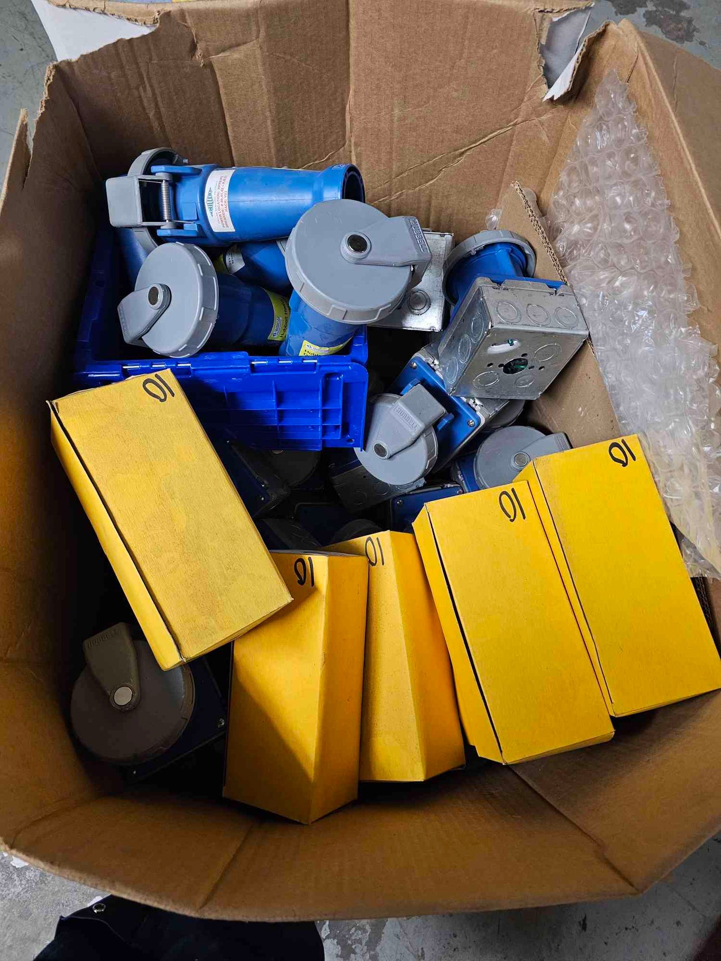Outlet Bundle over 900 Hubbell, Levitron, Russellstoll Receptacles 120V, 250V, 600VSKU#111252