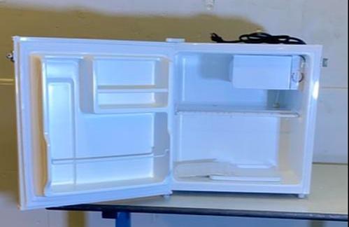 SANYO Mini Fridge SR-A1780W(S6LLST4421)