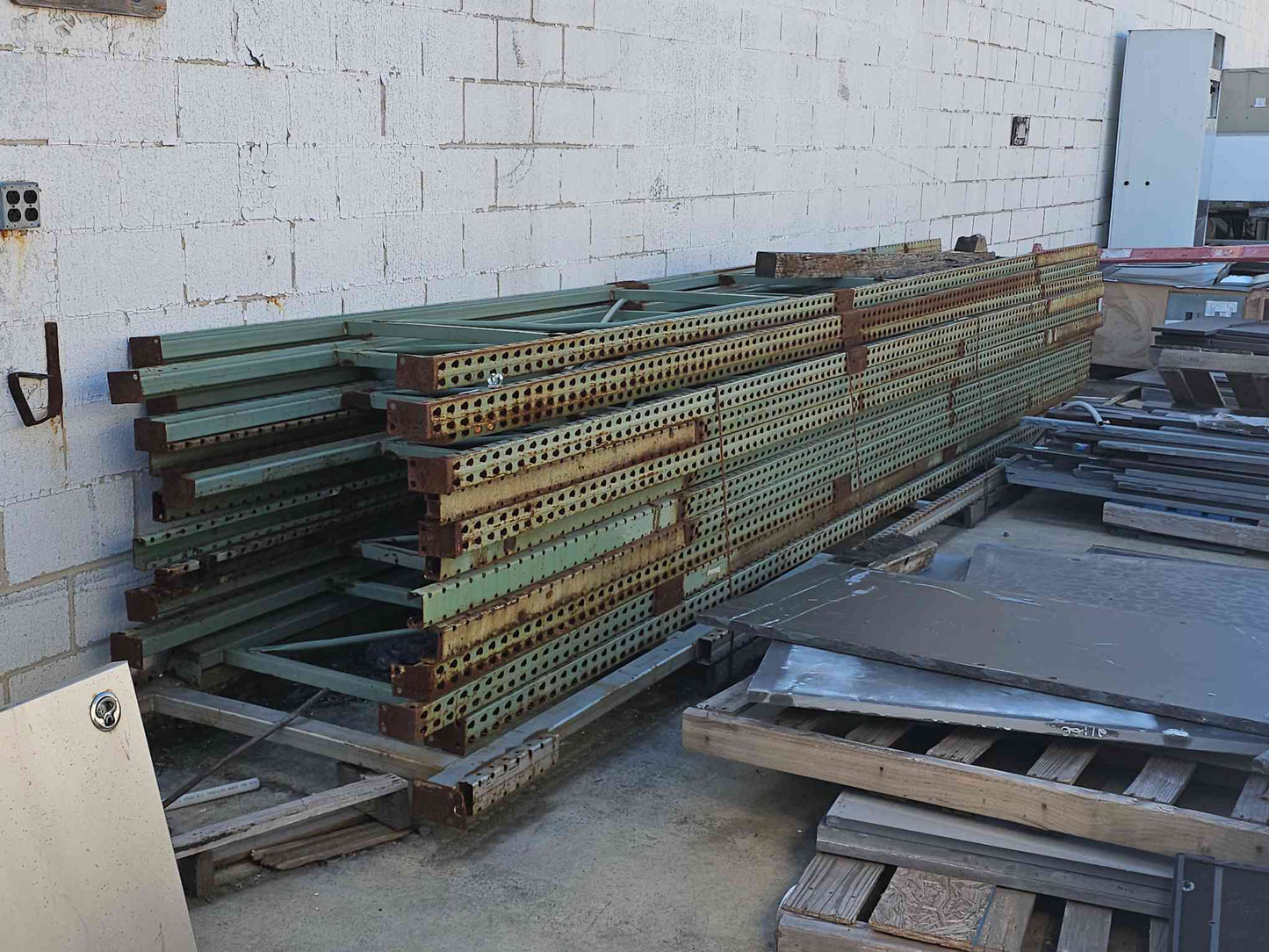 20'x42"x3' Pallet Racking Uprights (111125).
