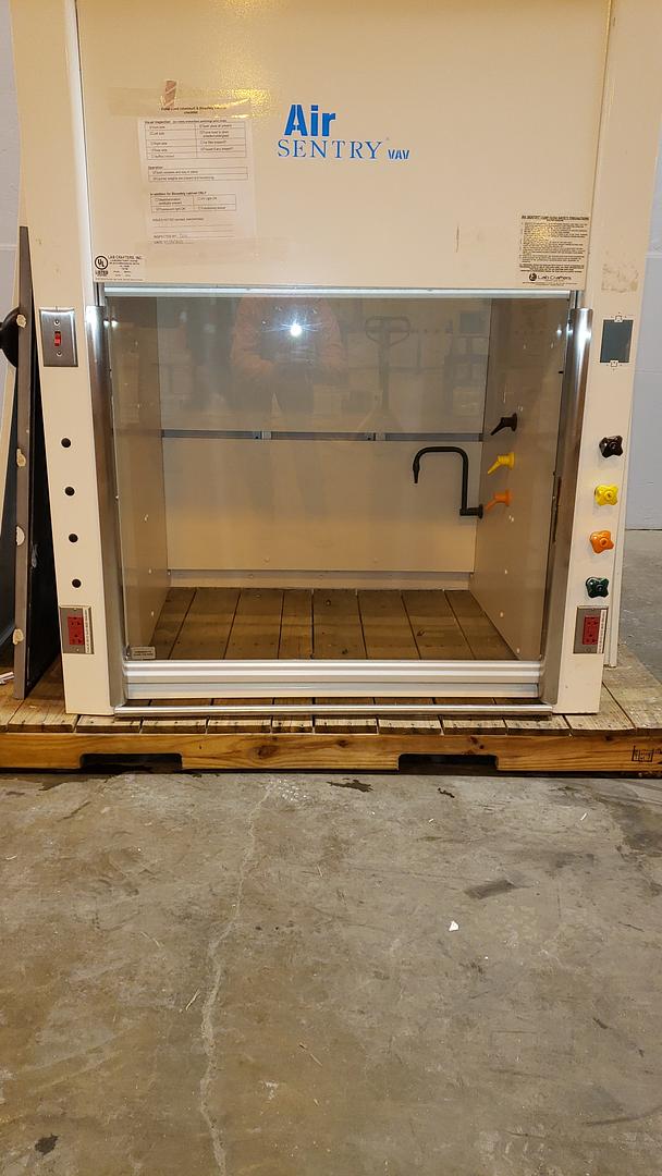 Lab Crafters Air Sentry 4' High-Performance VAV Fume Hood Low-Flow S6LLST10394