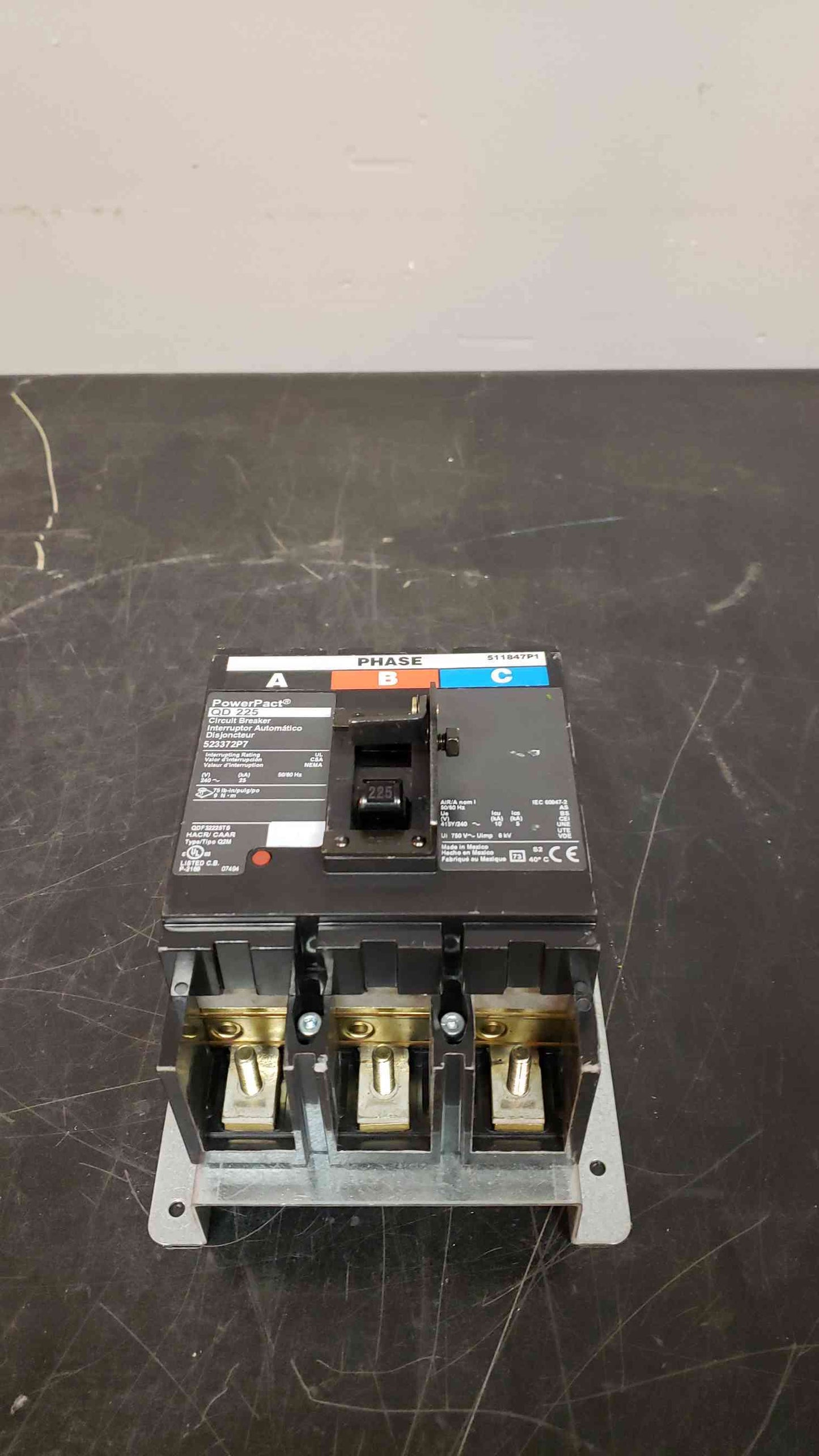 Square D 225 Amp Breaker QD 225 523372P7 (SKU: 2513AA)