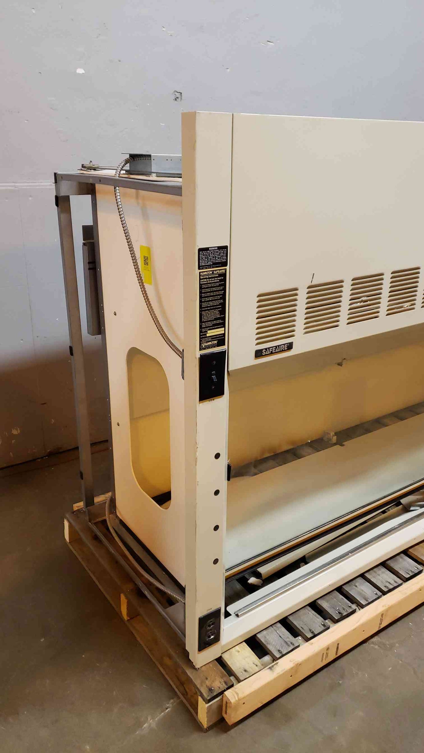Hamilton SAFEAIRE 8' Chemical Fume Hood & Benches (SKU: 2568AA)