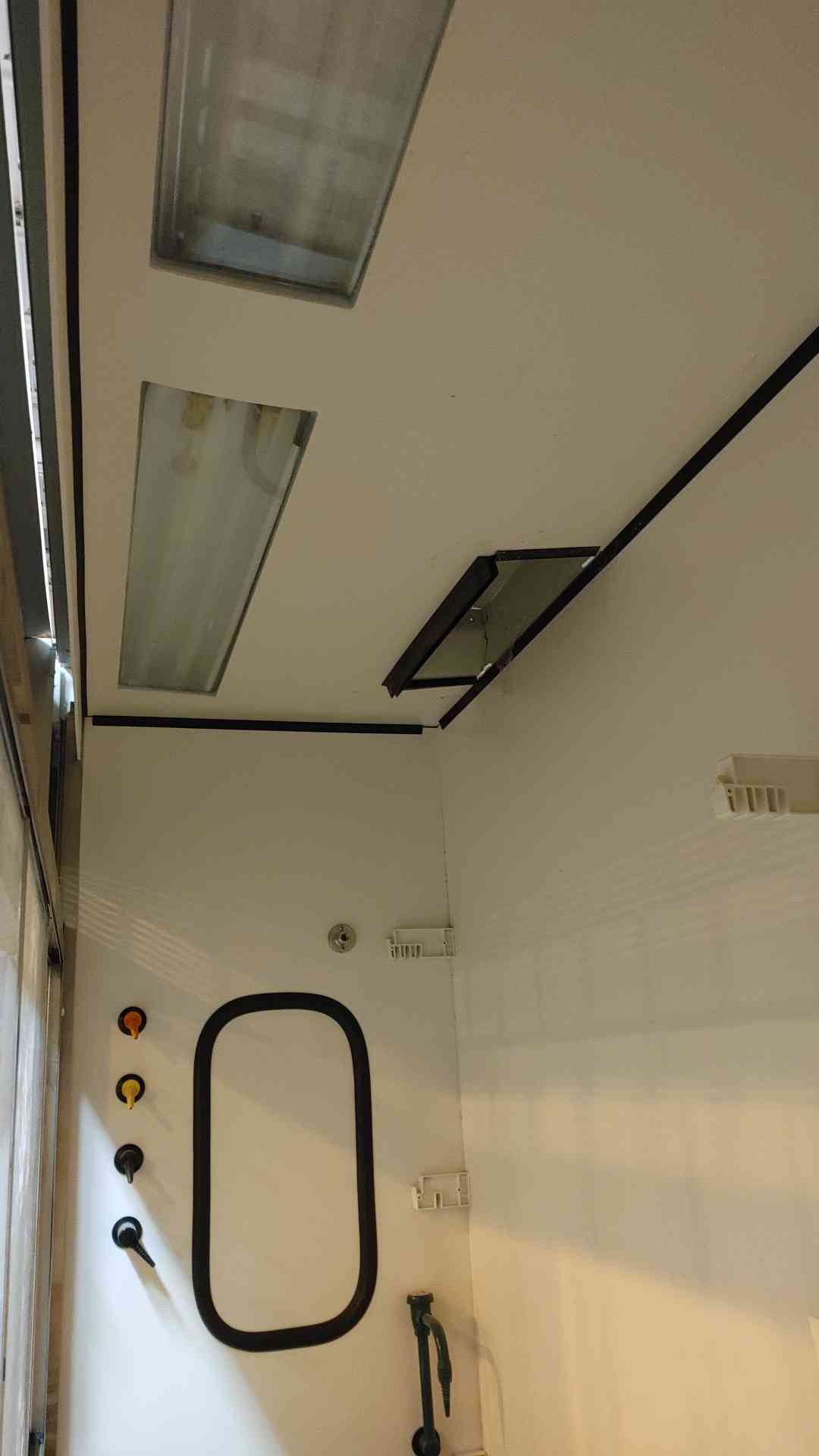 8' Fisher Hamilton SafeAire Chemical Fume Hood Ducted 2-Way Sash & Bench (104410)(104410)