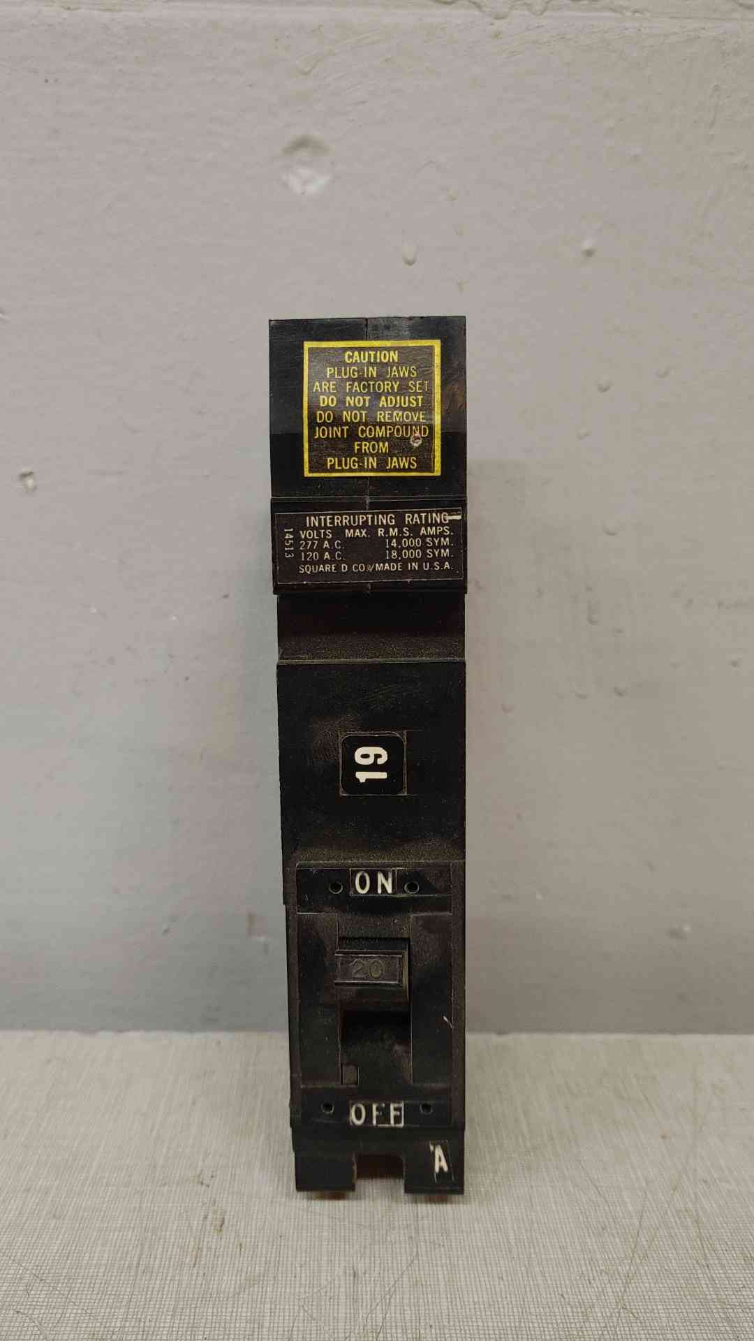 Lot of 62 Square D 20A 1 Pole Circuit Breaker 277VAC LD-672(104839)