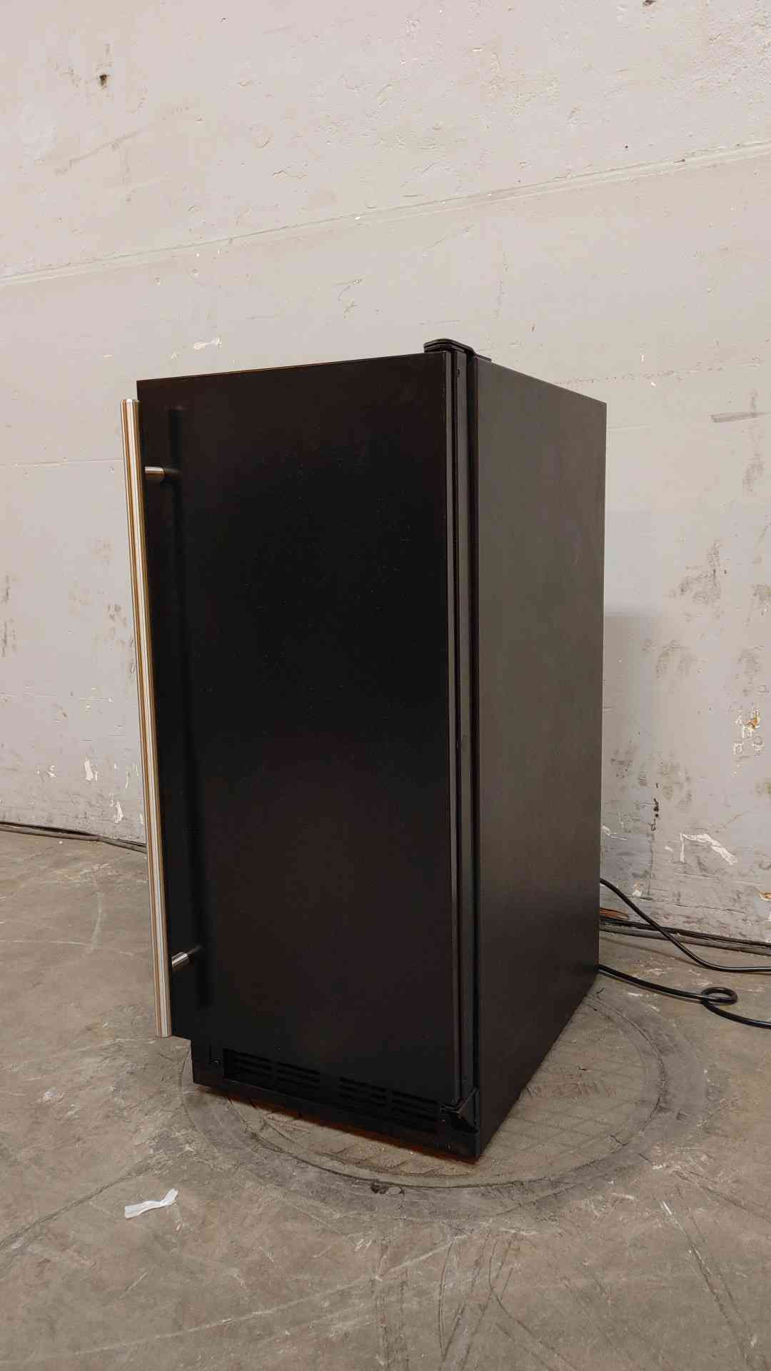 NEW U-Line Compact Refrigerator 115VAC 1PH 1.2A U-1215R-00B