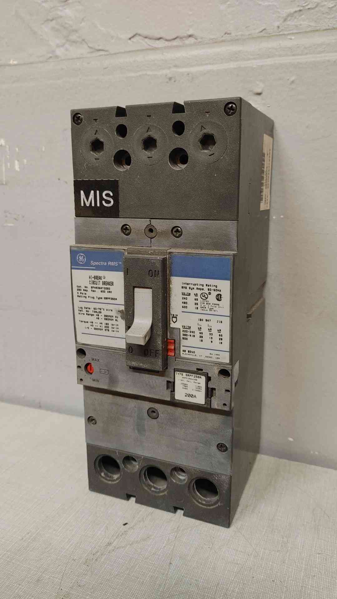 General Electric Spectra RMS 200A 3 Pole Circuit Breaker 600VAC SRPF250A