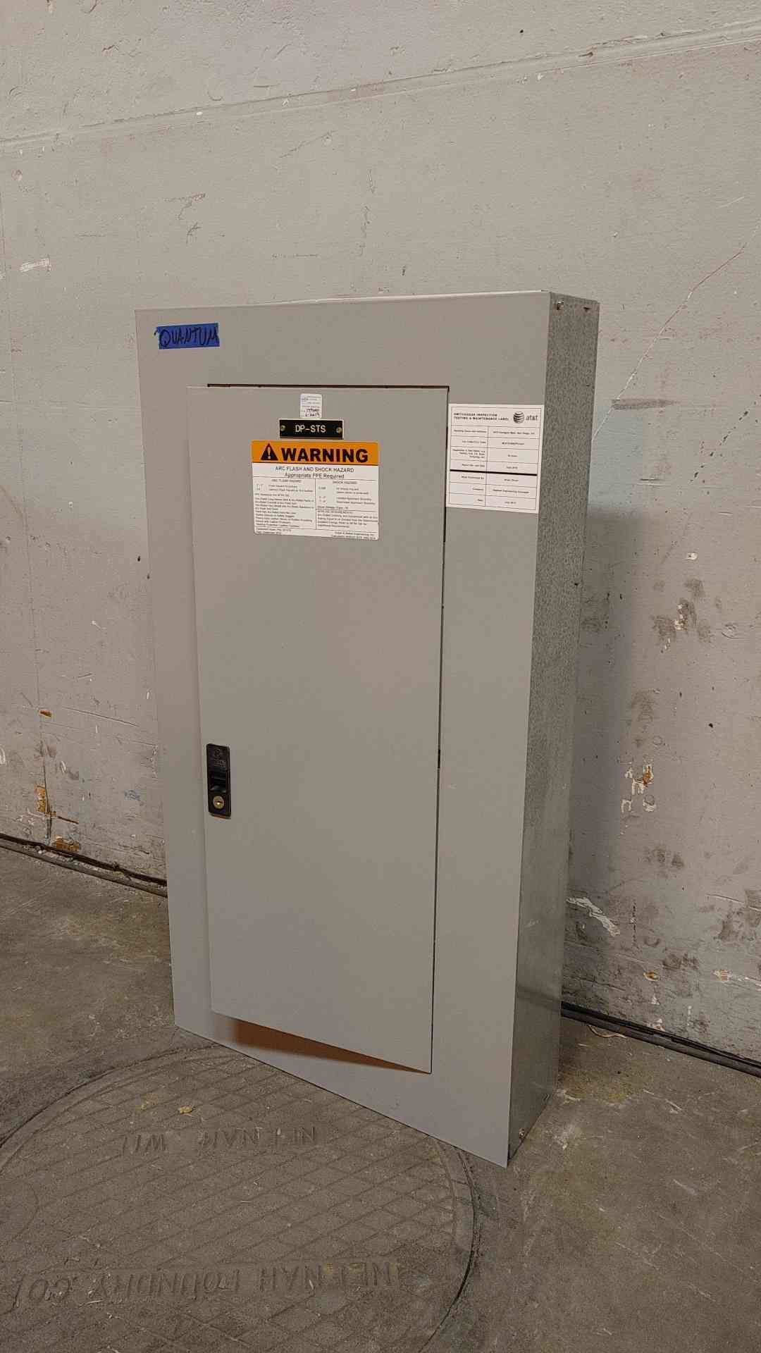 GE A Series II Panelboard 225A 3PH 4W 208Y/120V AXQ687L5 3x 225A Breakers