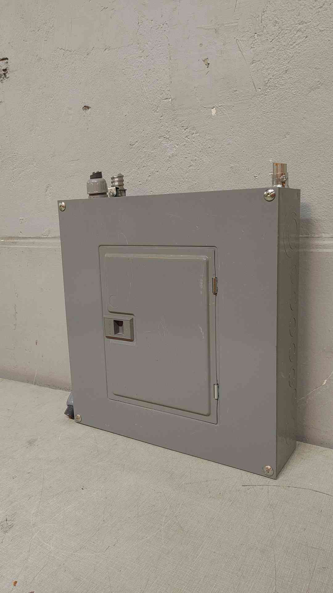Square D Type 1 Enclosure QOC12US Load Center