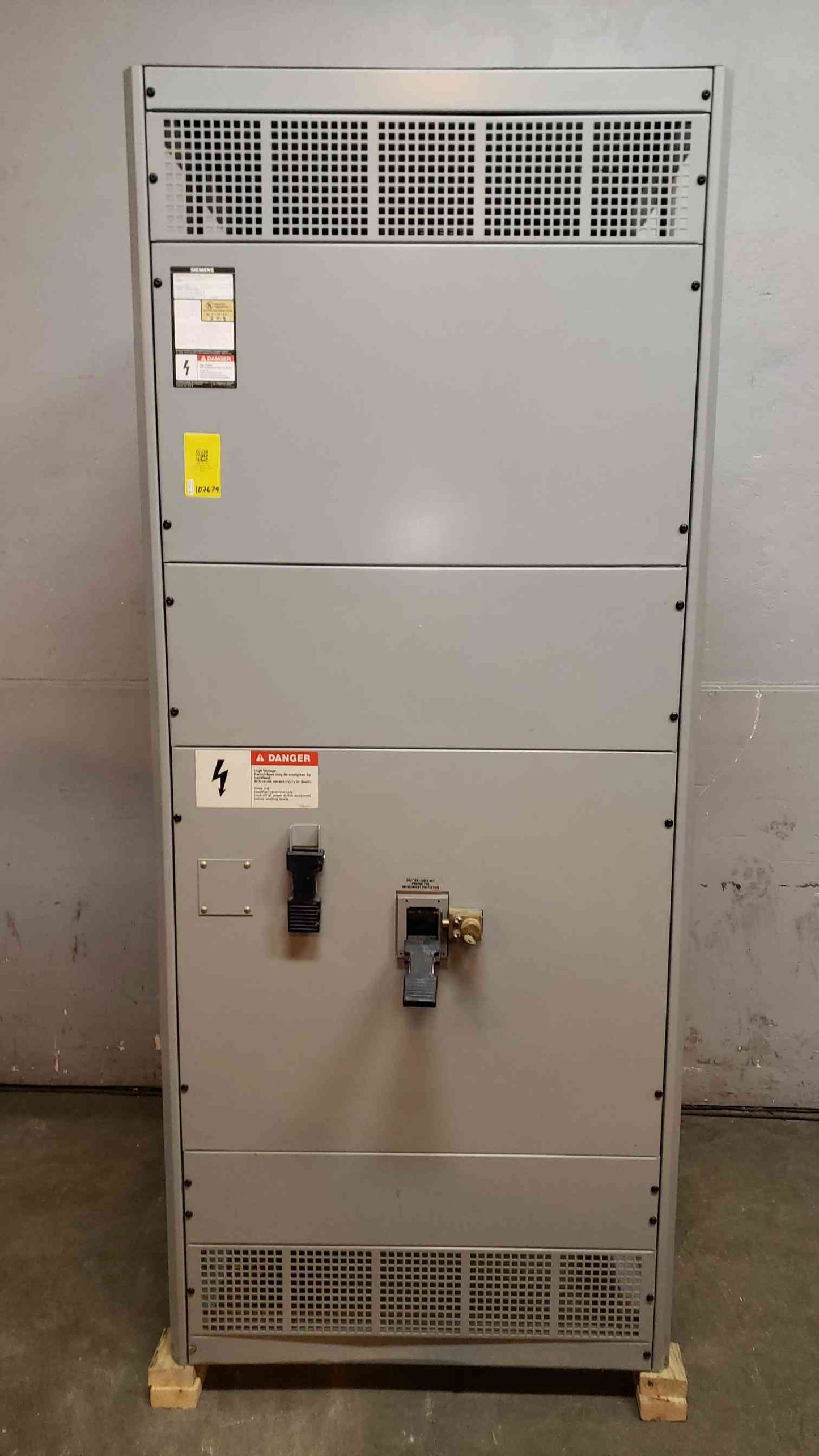 Siemens 1200A 3 Section Switchboard 208Y/120V 3PH 4W SB-3 Main & 10 Breaker