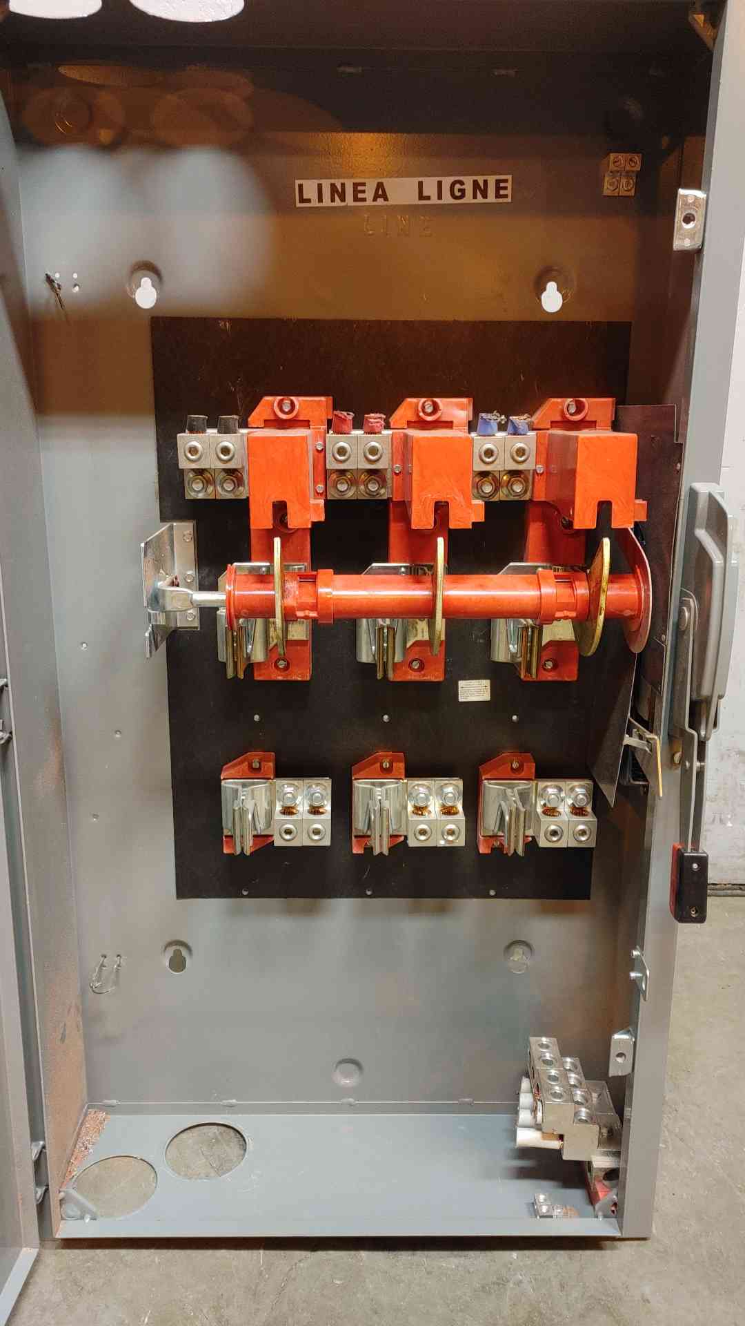 Square D Heavy Duty Safety Switch 600A 240VAC 250VDC H326N