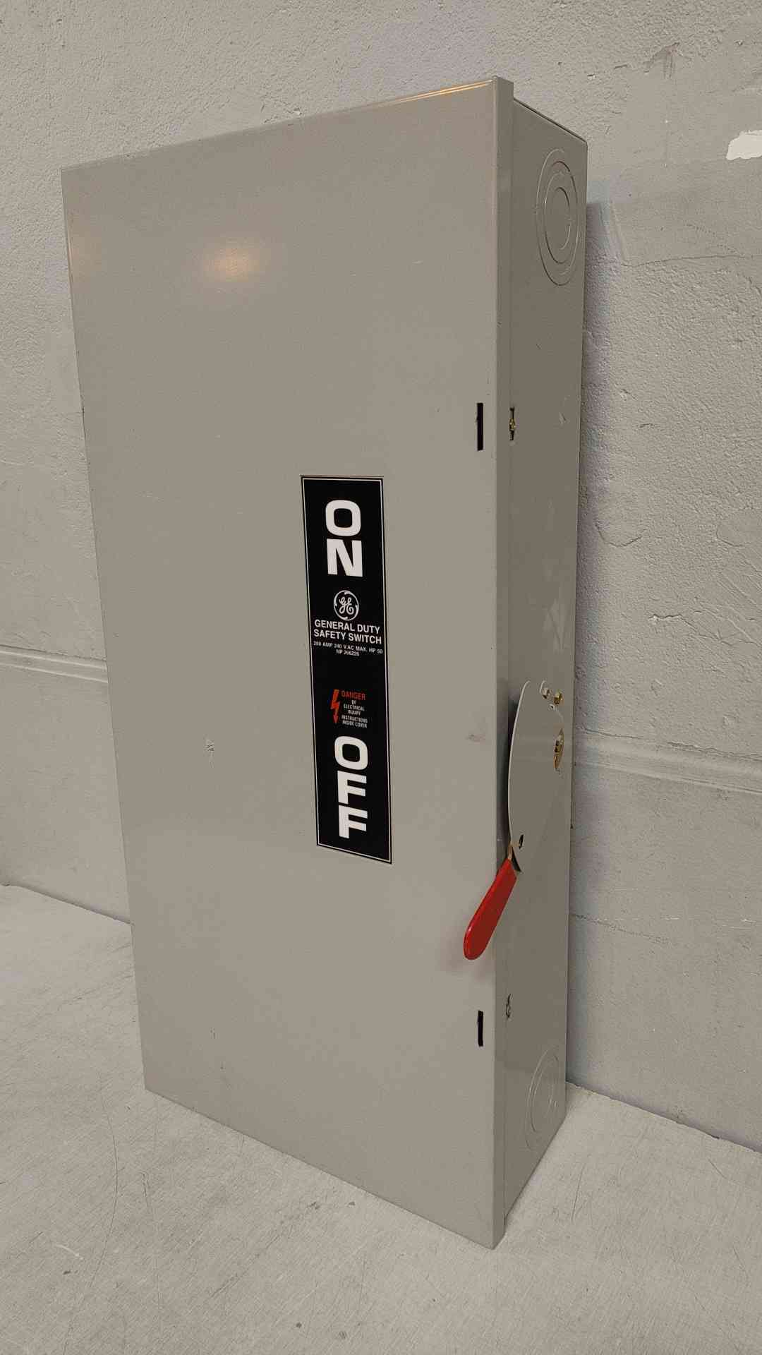General Electric General Duty Safety Switch 200A 240VAC 3PH TG4324