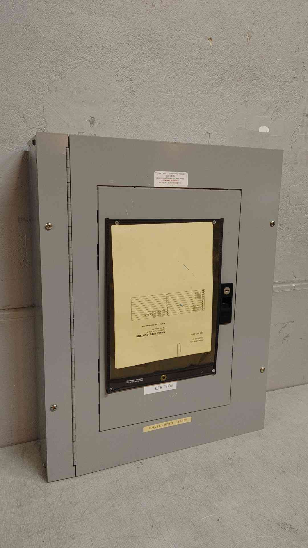 GE A Series Breaker Panelboard 125A 208Y/120VAC 3PH 4W AXB7
