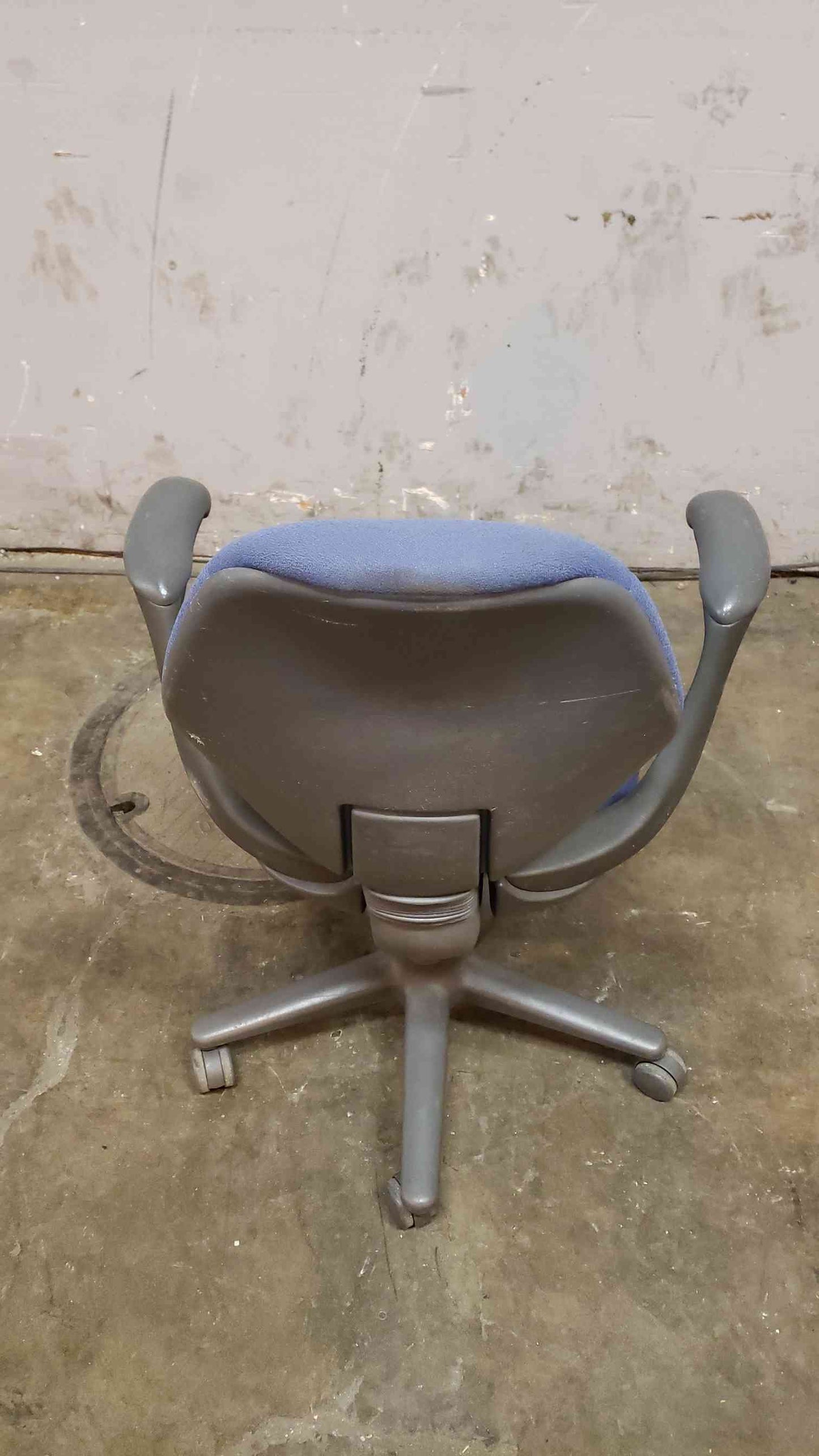 Blue Rolling Office Chair (SKU: 107995)