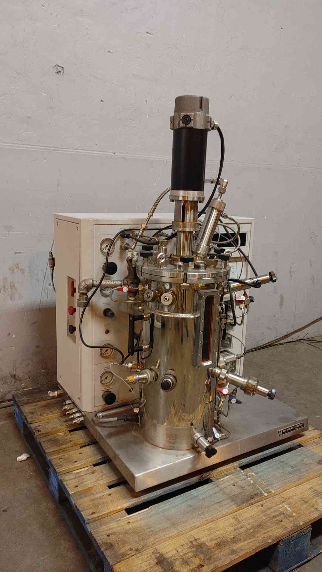 New Brunswick BioFlo IV Bioreactor 200/208V 1PH 15A BIOFLOIV