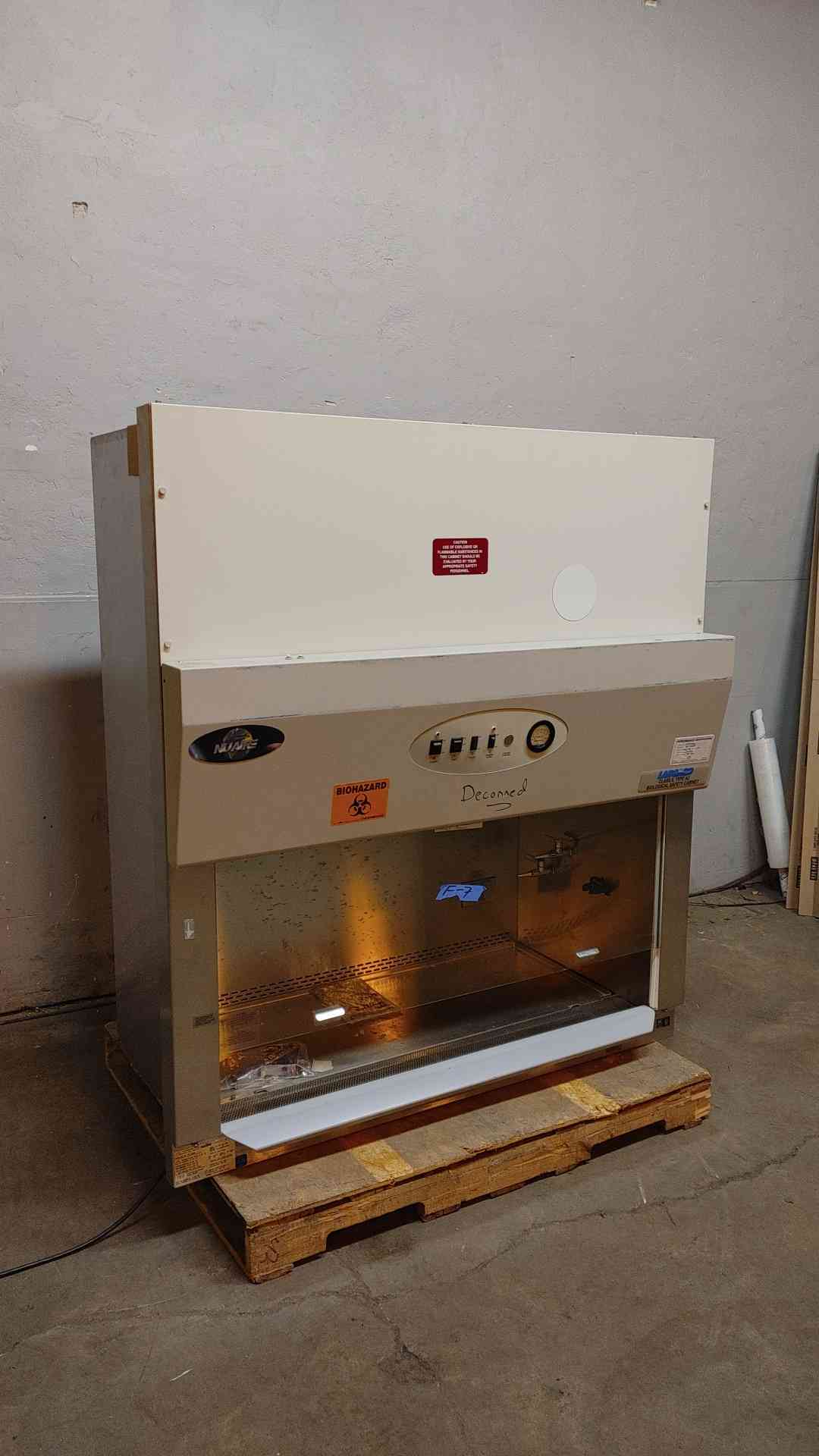 NuAire Labgard Class 2 Type A2 Biological Safety Cabinet Fume Hood 115V 1PH 12A NU-425-400