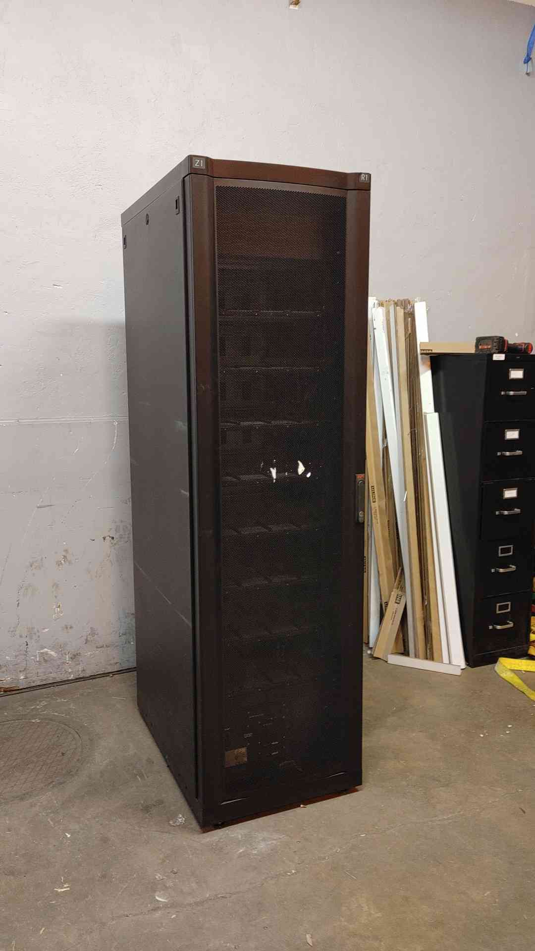 APC Symmetra Battery Cabinet 80KW 192VDC 233A SYCF8BF