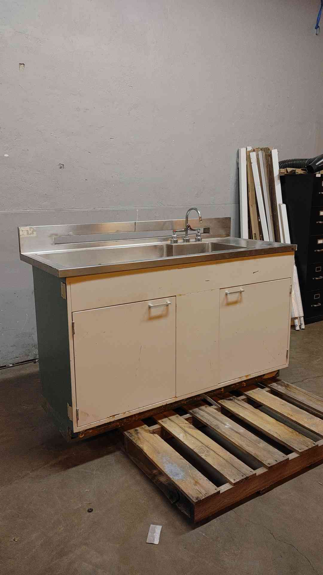 5' St.Charles Stainless Steel Sink Base Bundle (108339)