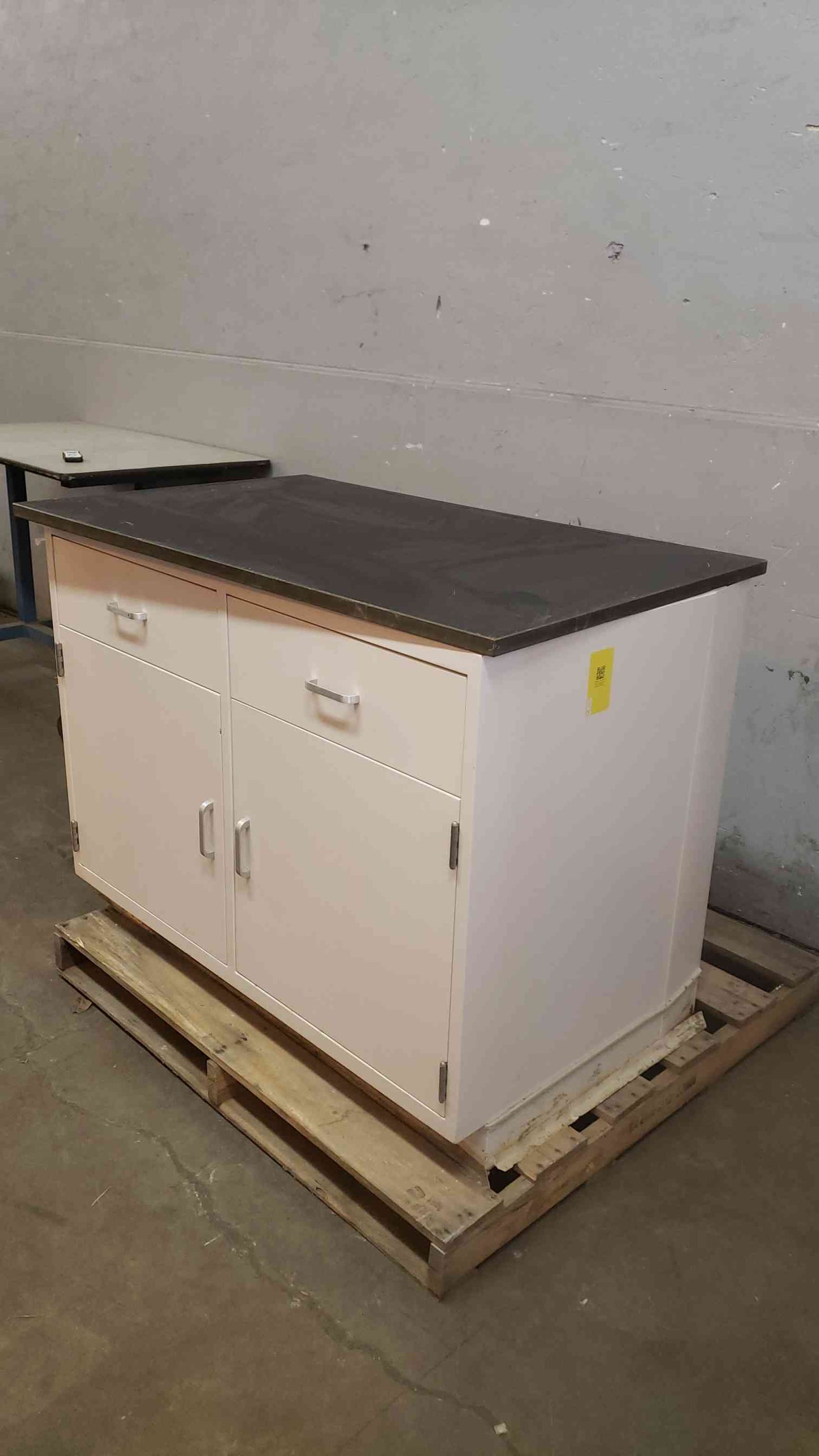 4' Duralab Mixed Casework White/ With Countertop (108500)
