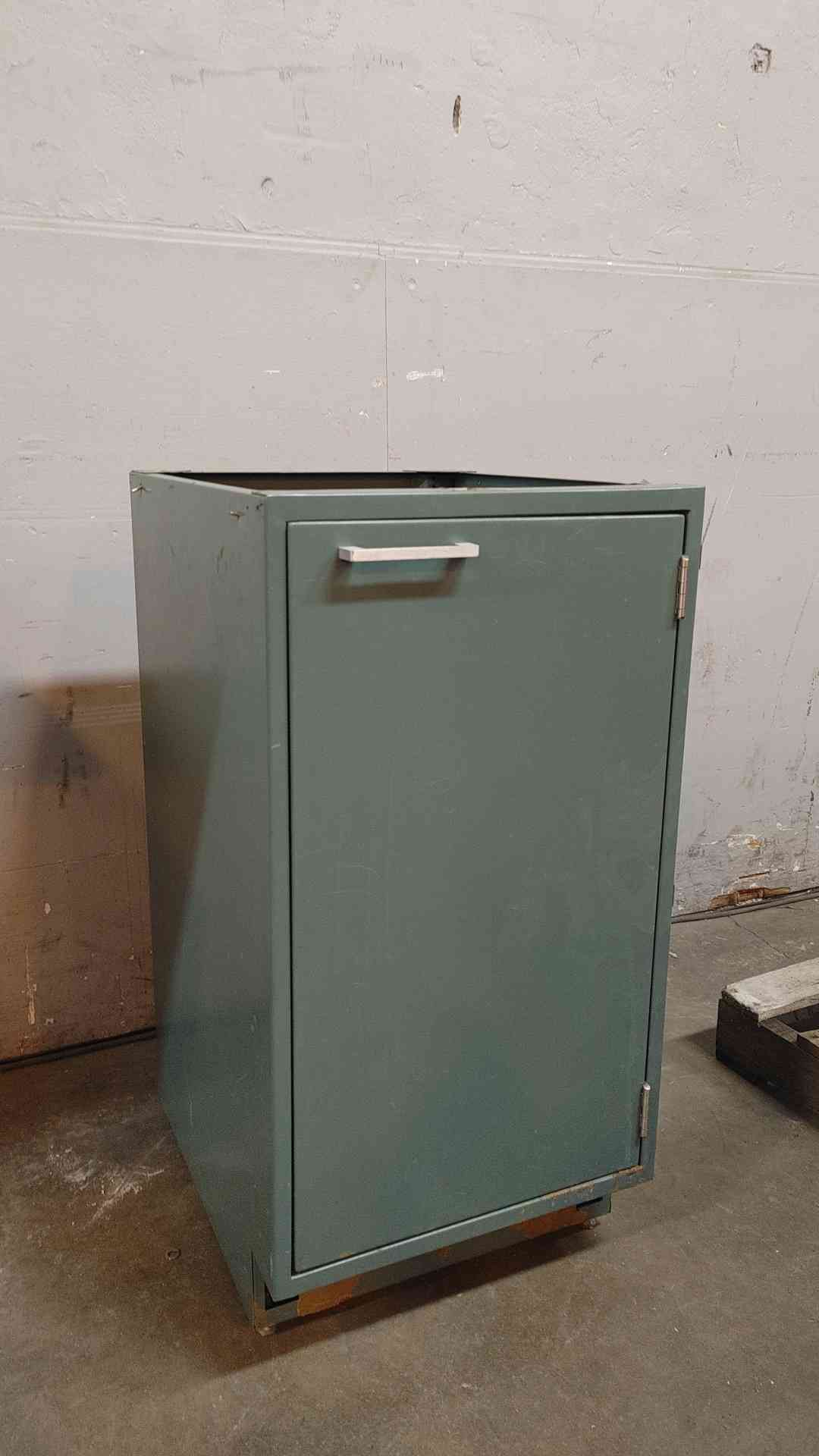 18" Hamilton Door Only Casework (108581)