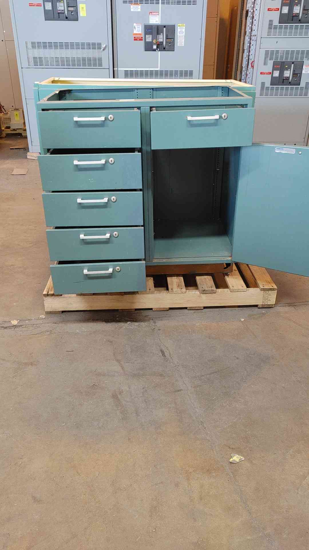 3' Hamilton Casework Mixed (108630)