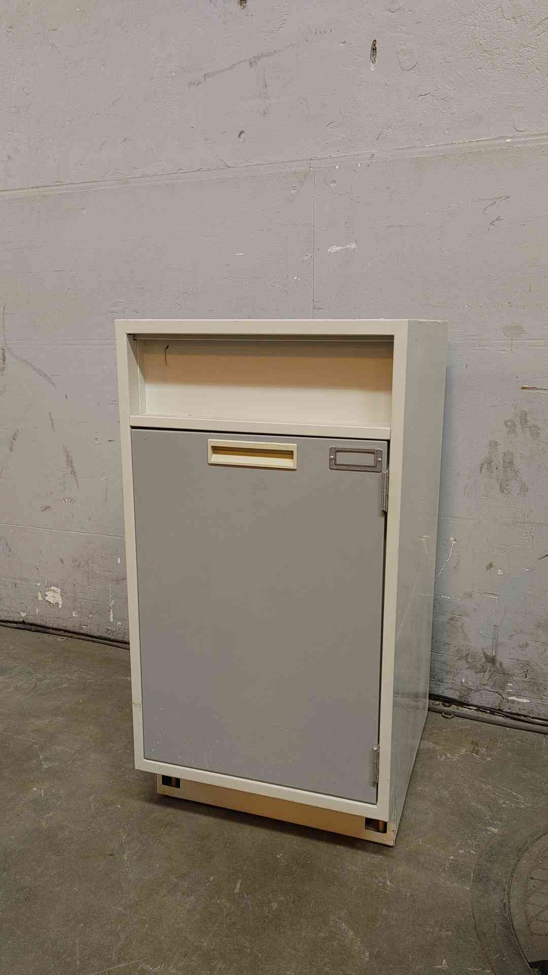 18" Recessed Single Door Casework (108706)