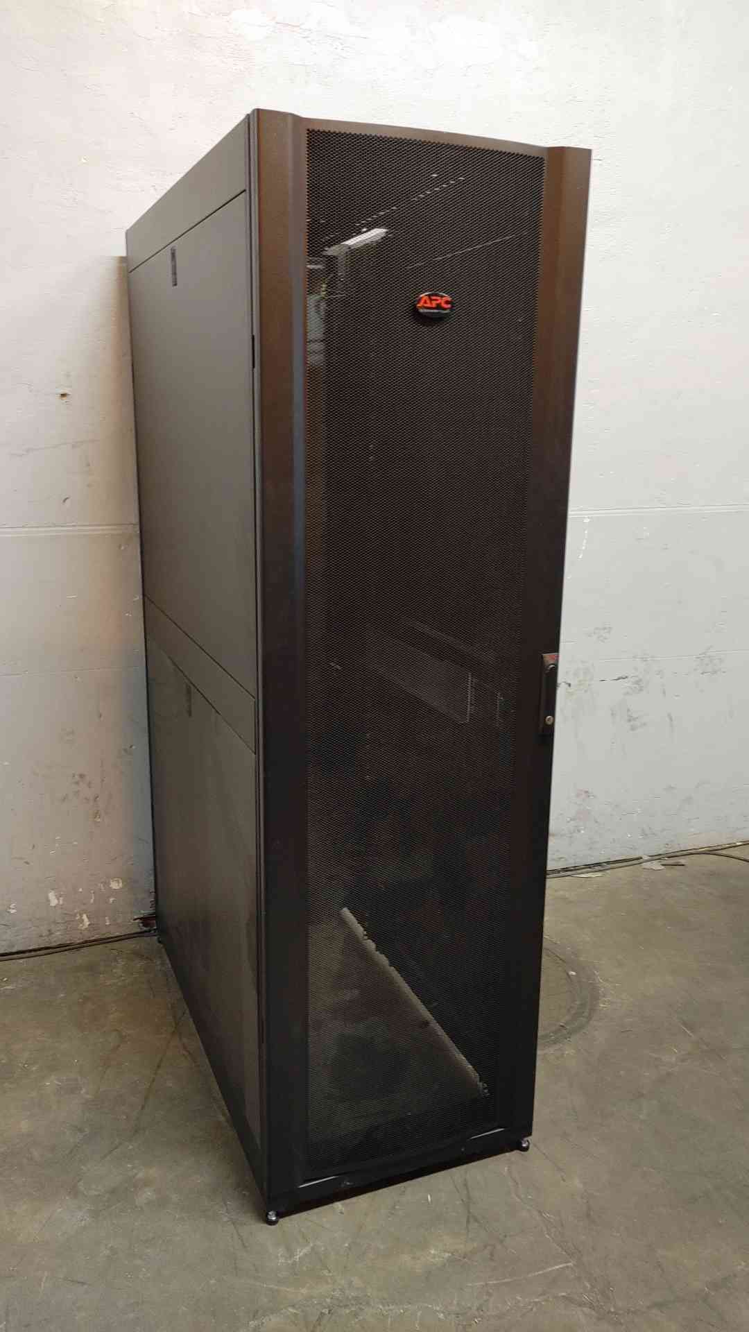 42U APC Fully Enclosed Rolling Server Rack AR3300 (108763)