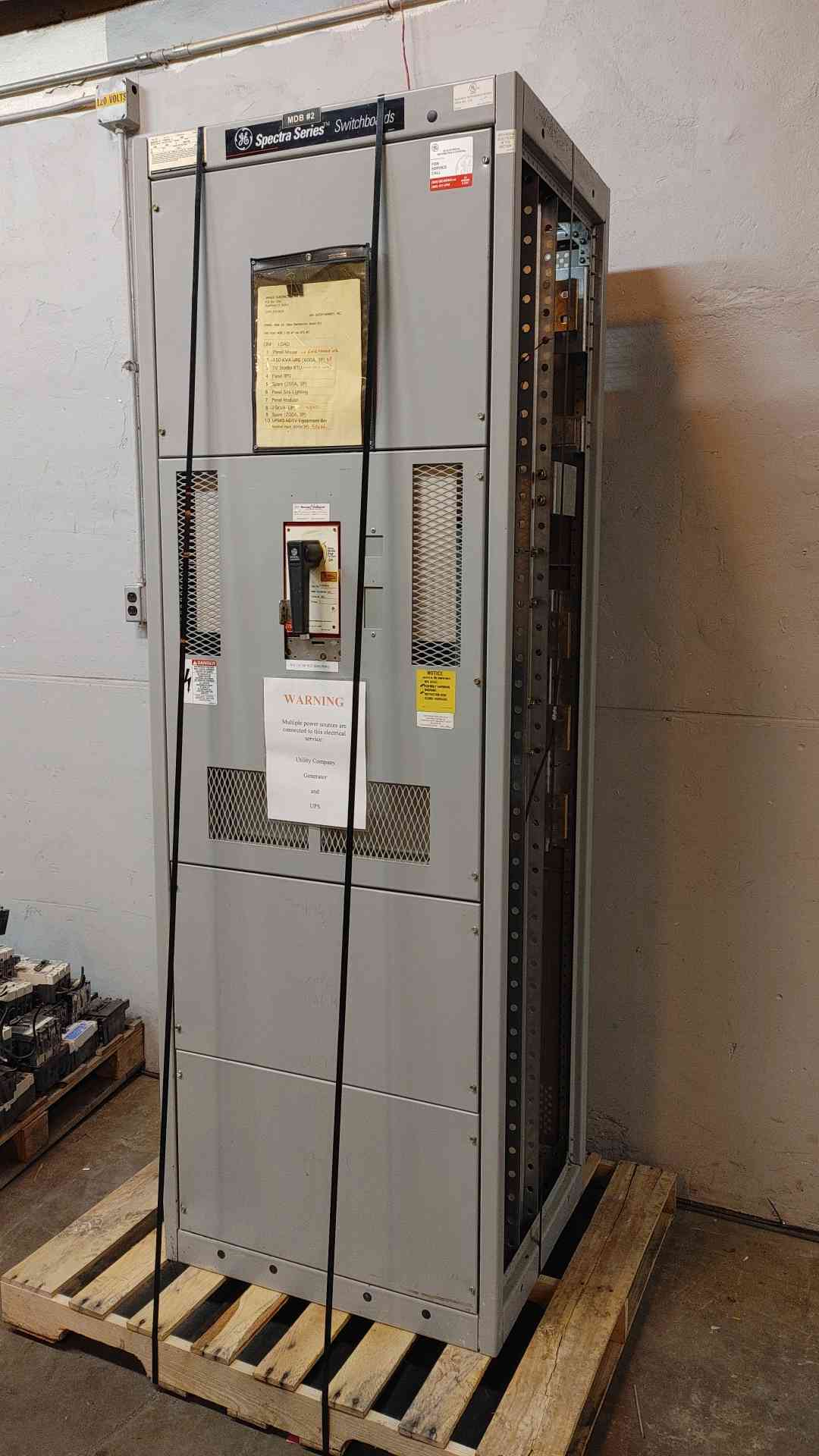 GE Spectra Series Switchboard 1600A 3PH 208Y/120V (109078)