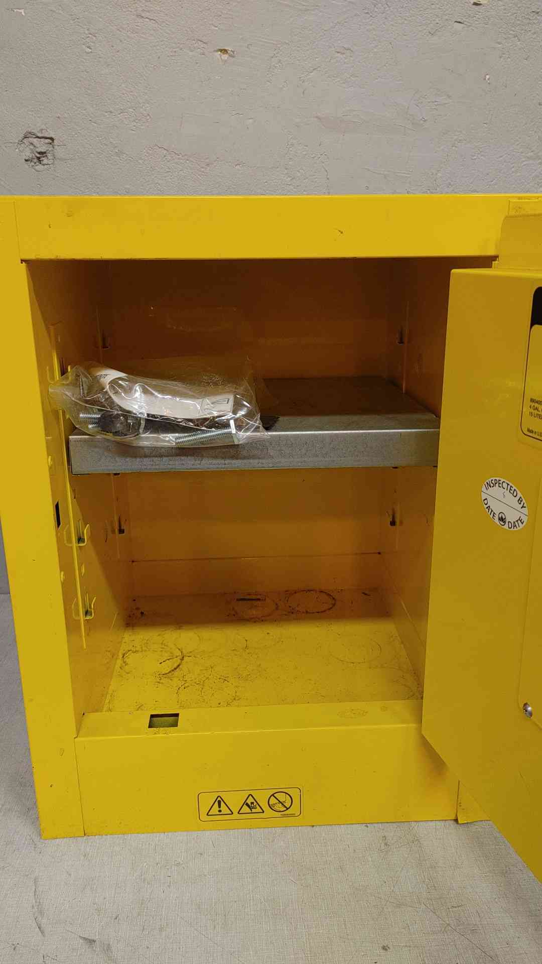 17" JustRite Sure-Grip EX Flammable Liquid Storage Cabinet 4 G 15 L