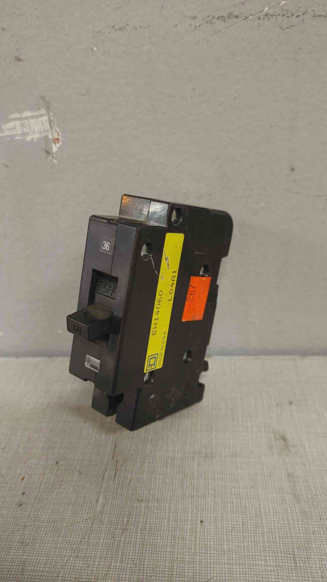 Square D EH14060 60 Amp 1 Pole Circuit Breaker *Pickup Only*