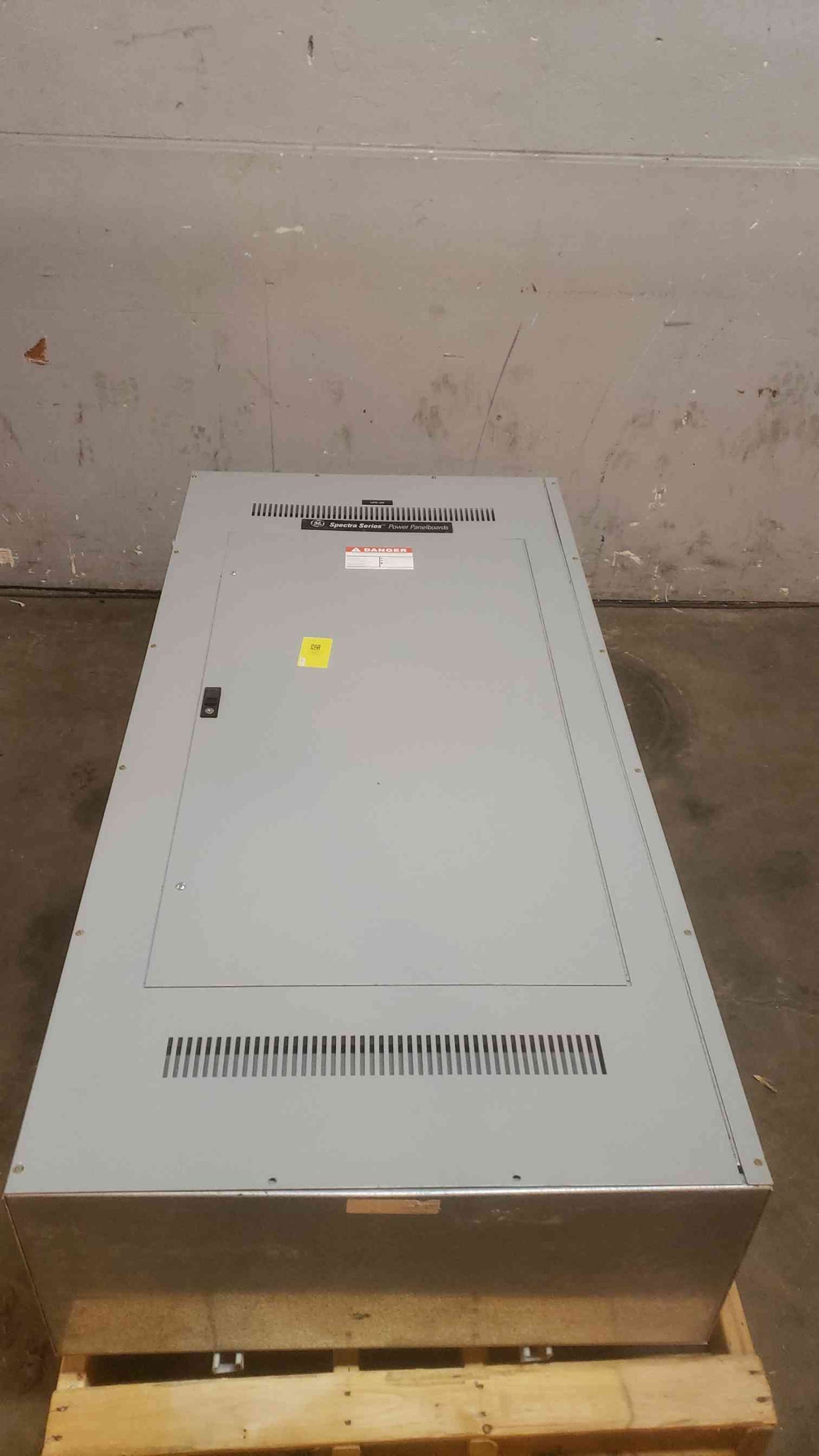 GE Spectra Series 1200A 3PH 4W 208Y/120VAC Panelboard 7 Breaker (SKU: 109563)