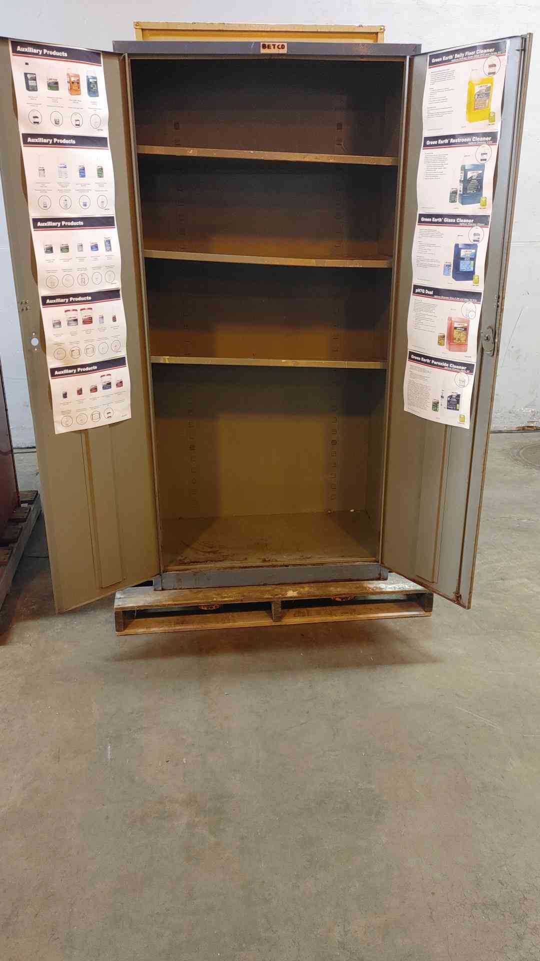 6' Metal Storage Cabinet with Shelves 18x36x72 (SKU: 109889