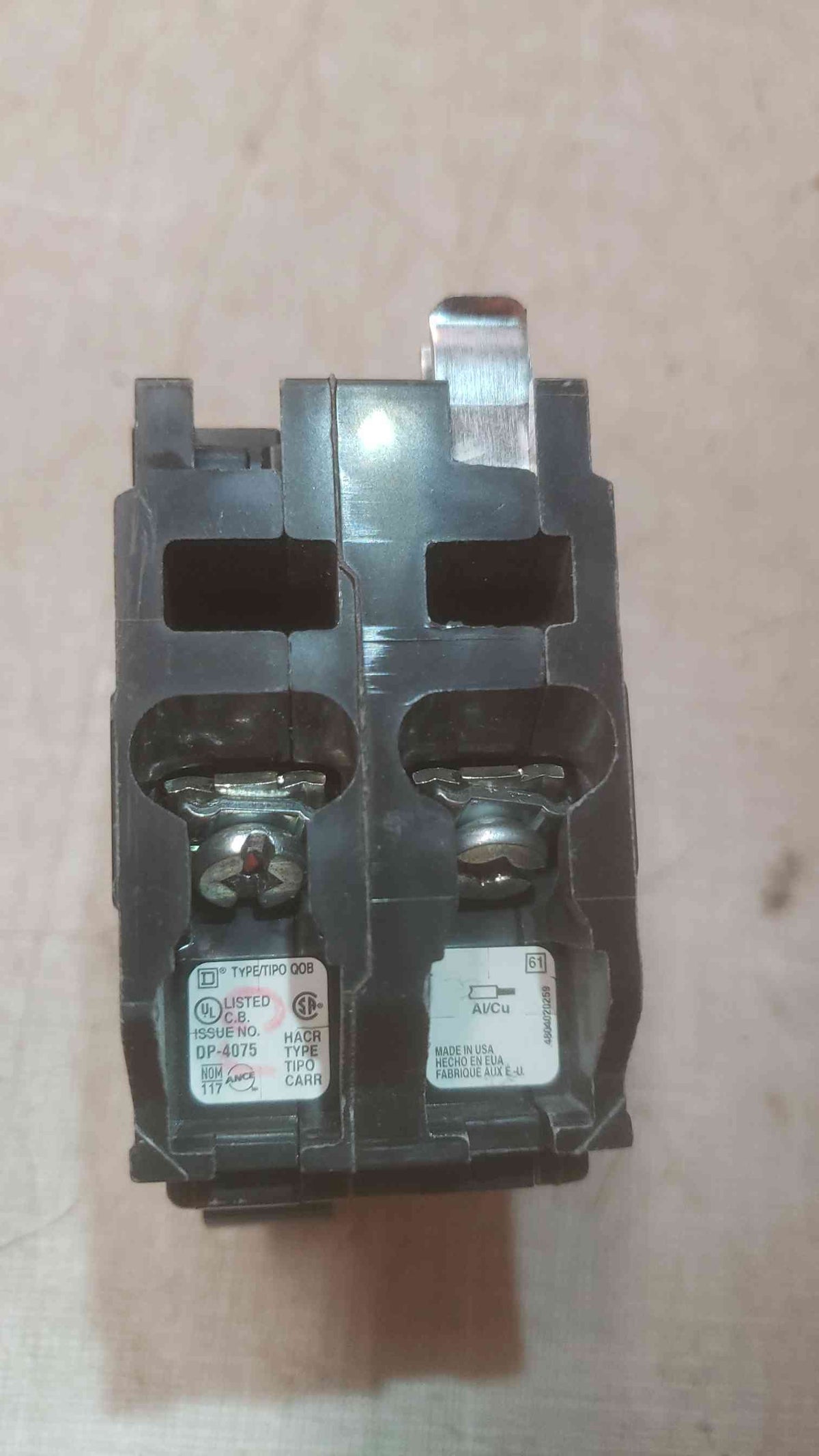 SQUARE D 2Pole 20A 120/240V CIRCUIT BREAKER (SKU: 110542)
