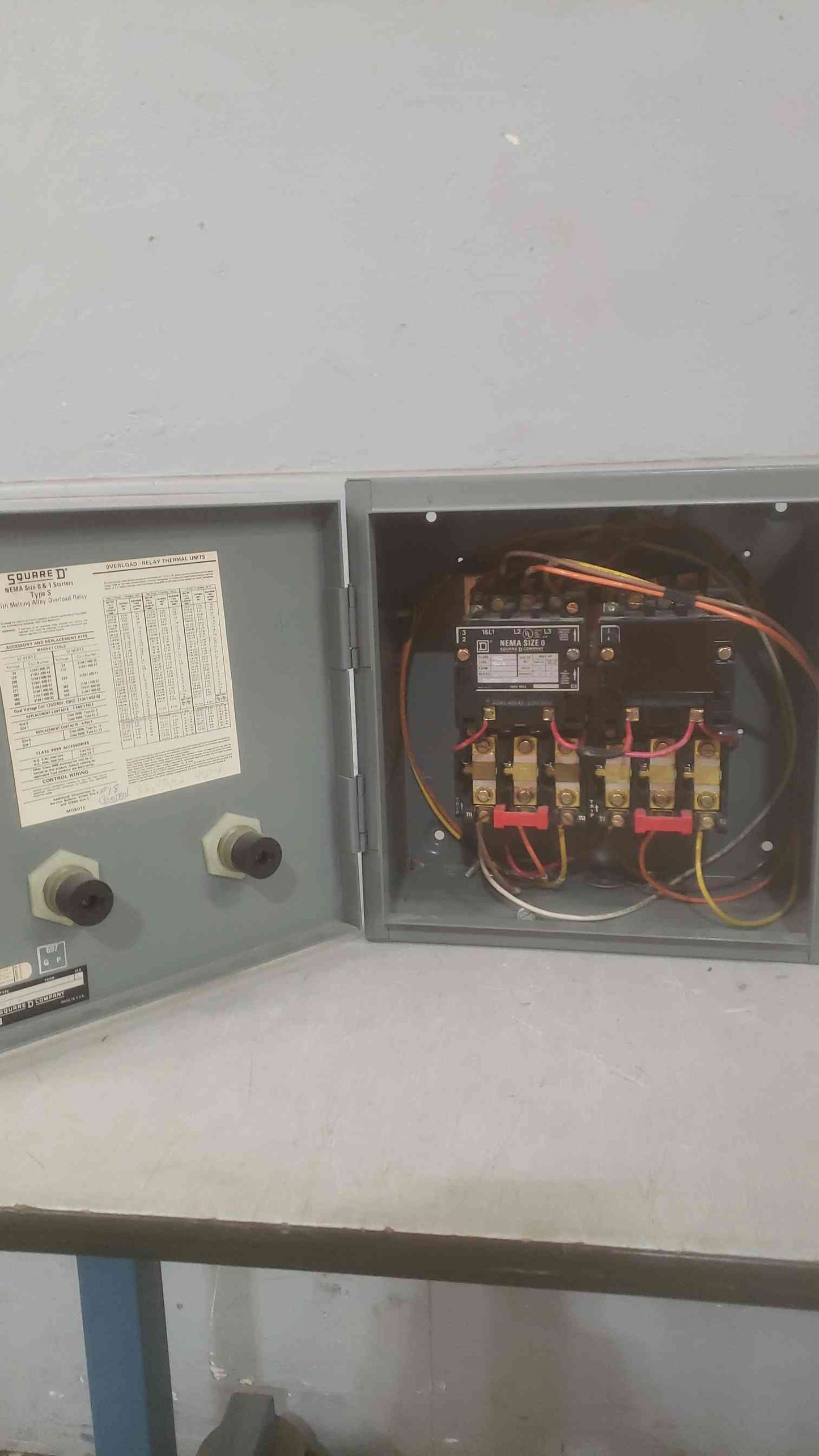 SQUARE D 120/240V 60Hz 4Pole Overload-Relay 2 NEMA Size 0 Motor Starters