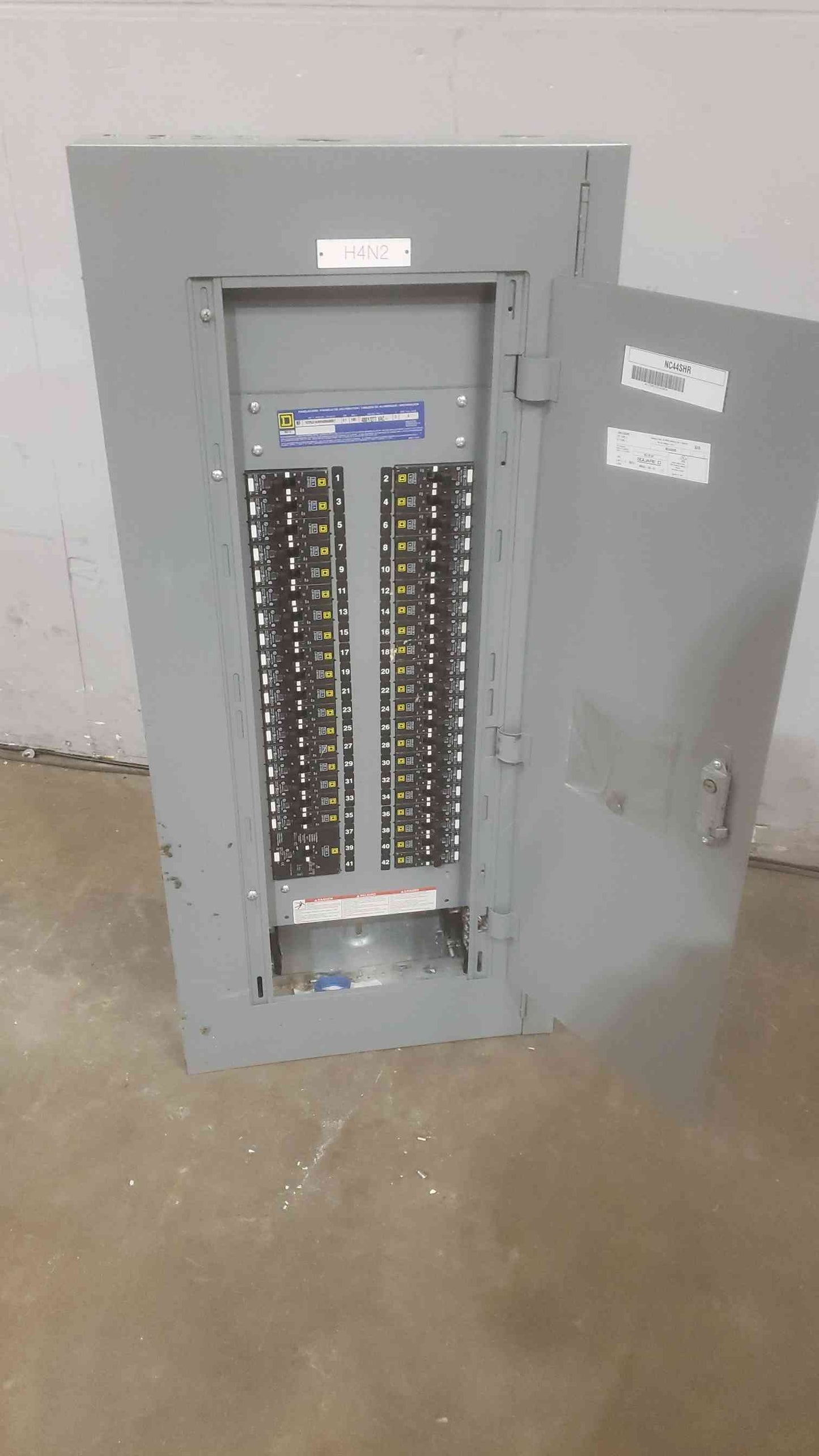 SQUARE D 100A 480Y/277VAC 3PH 4W Panelboard NF (SKU: 110596)